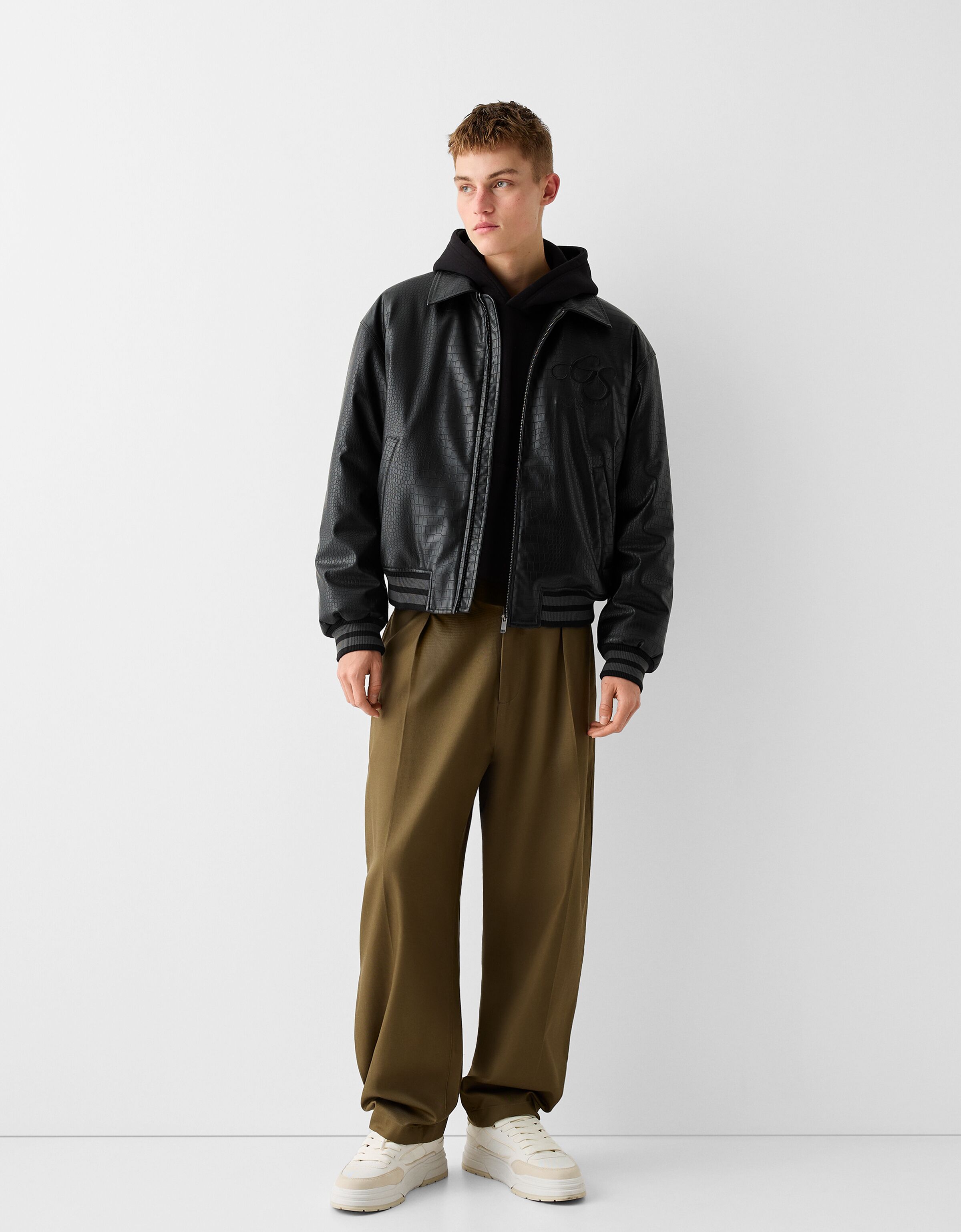 جاکت چرمی طرح حیات وحش با گلدوزی برند Bershka 5473469