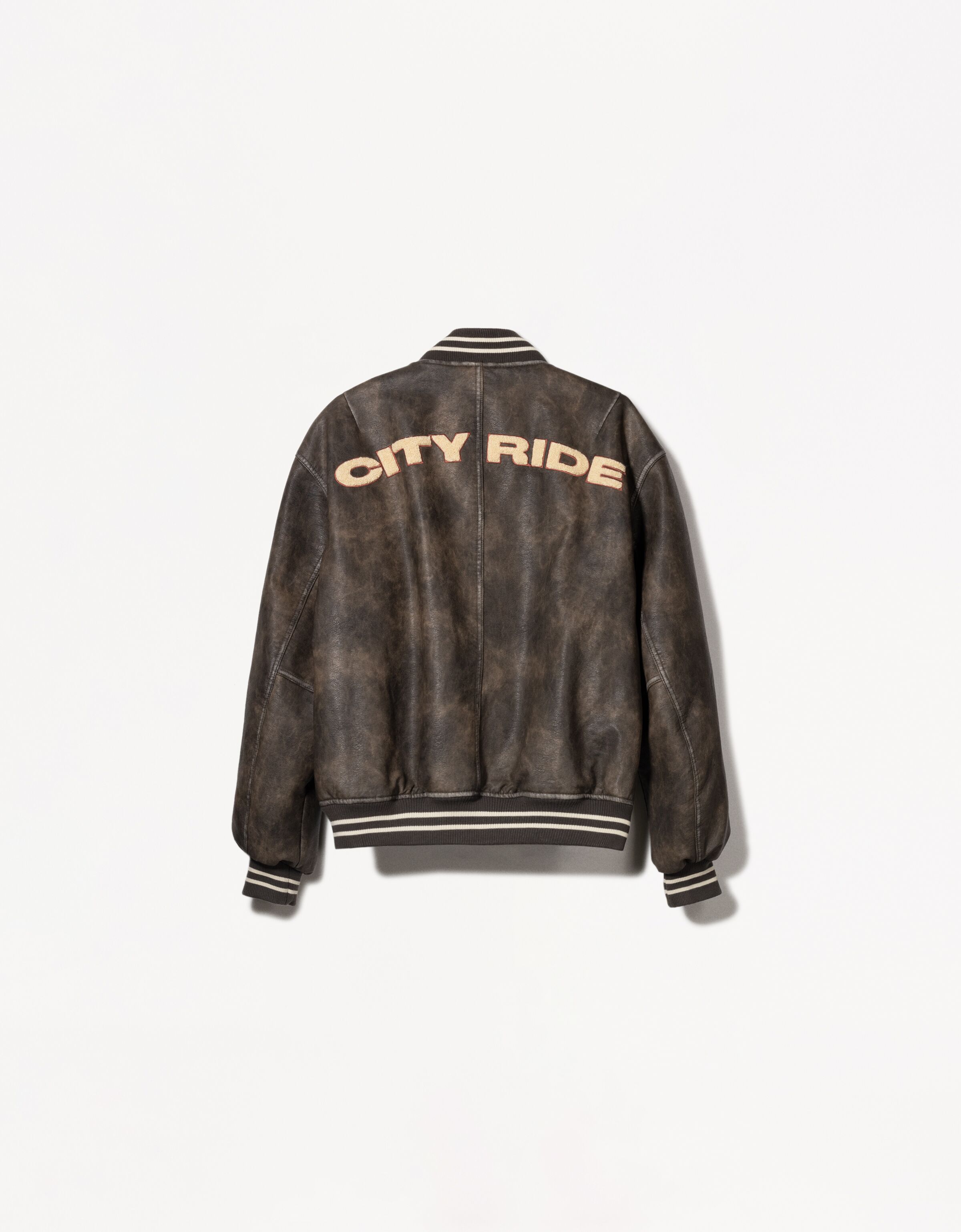 کت jacket بمب افکن چرم مصنوعی برند Bershka 865056944