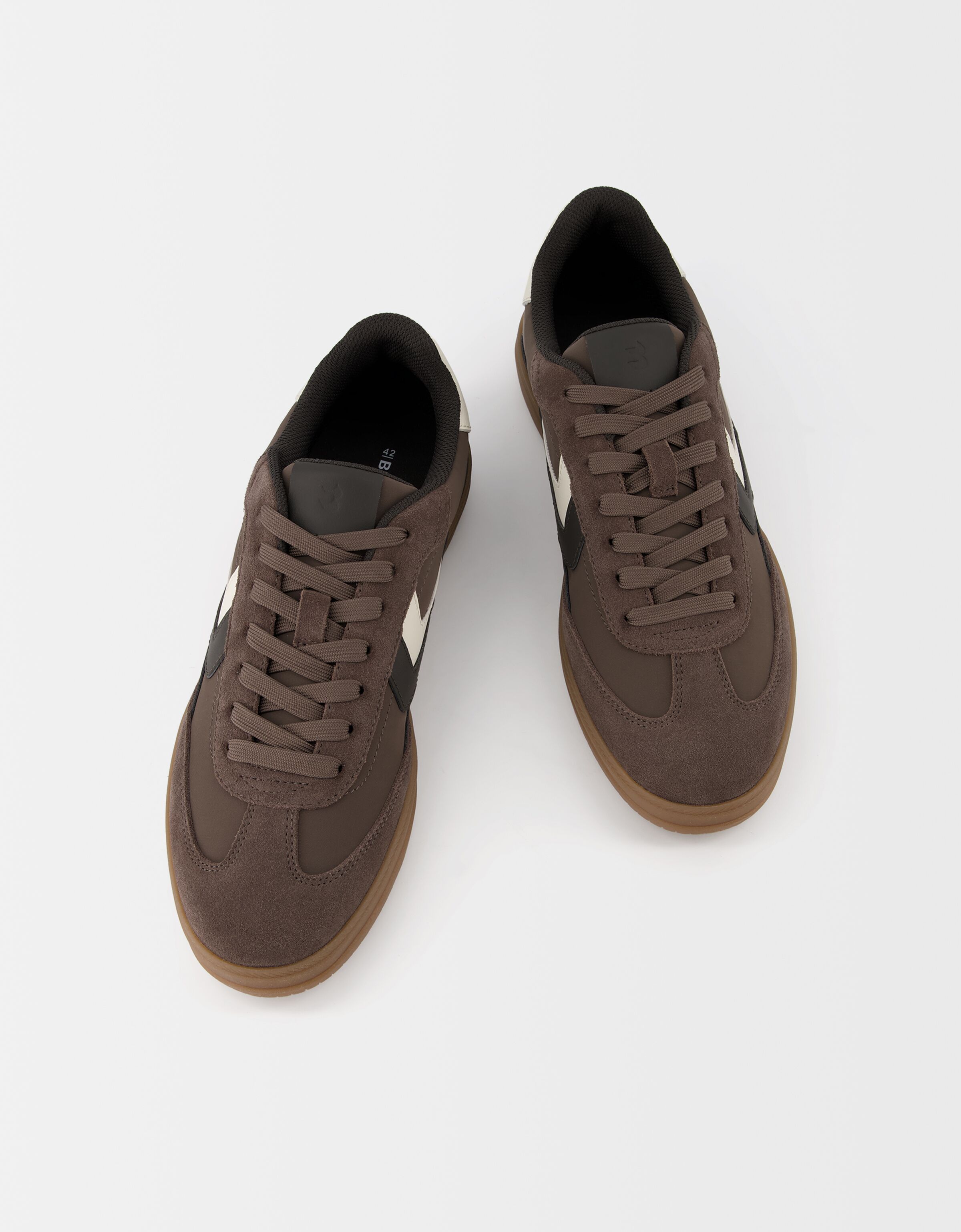 کفش ورزشی رترو برند Bershka 399183144