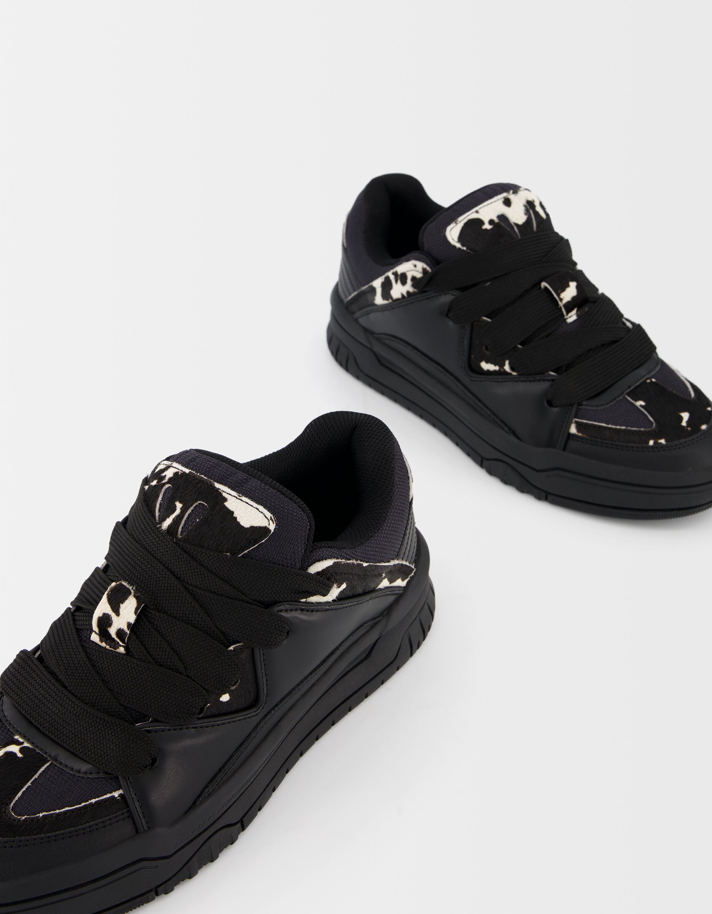 کفش ورزشی اسکیت با طرح حیوانی برند Bershka 399211017