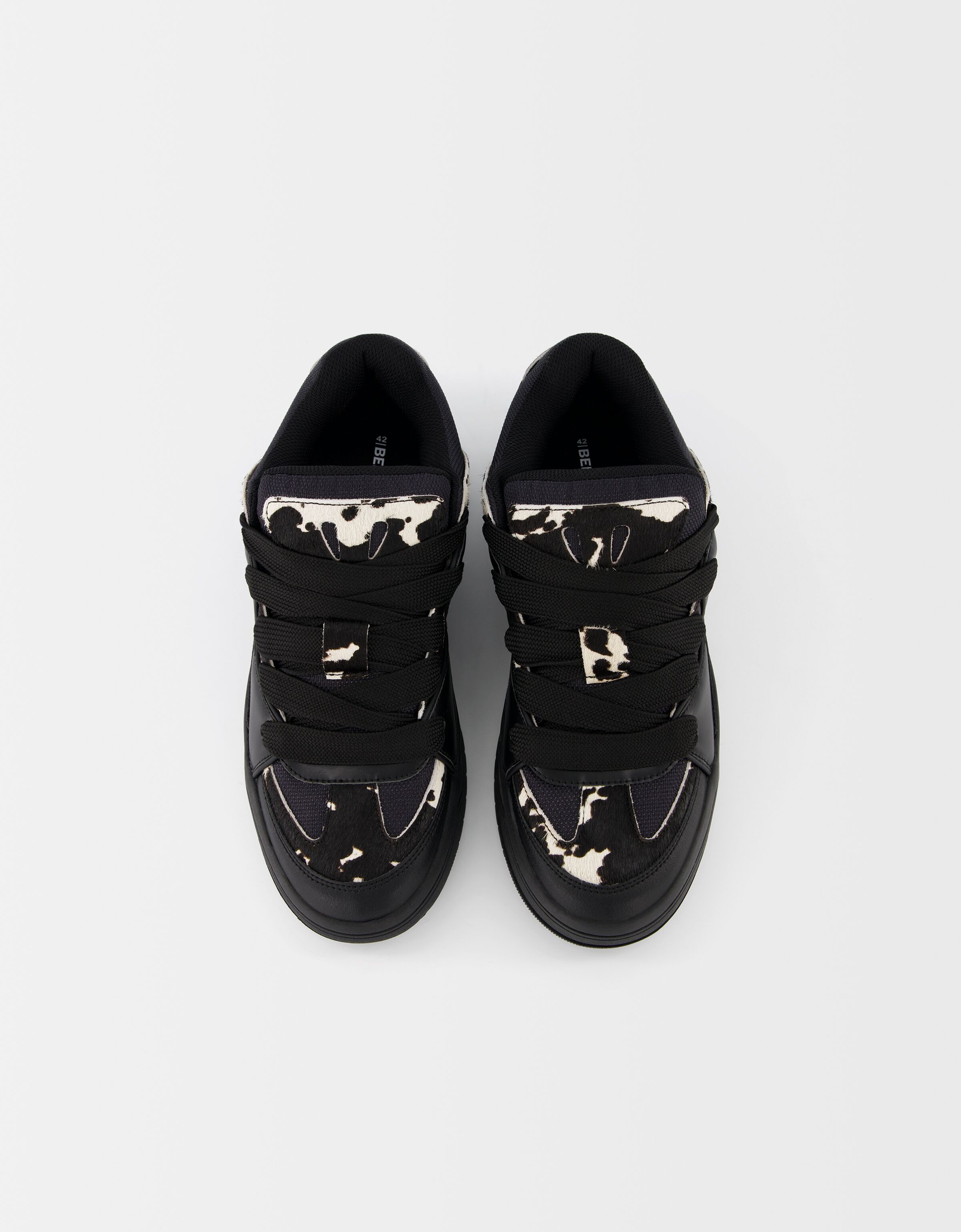 کفش ورزشی اسکیت با طرح حیوانی برند Bershka 399211018