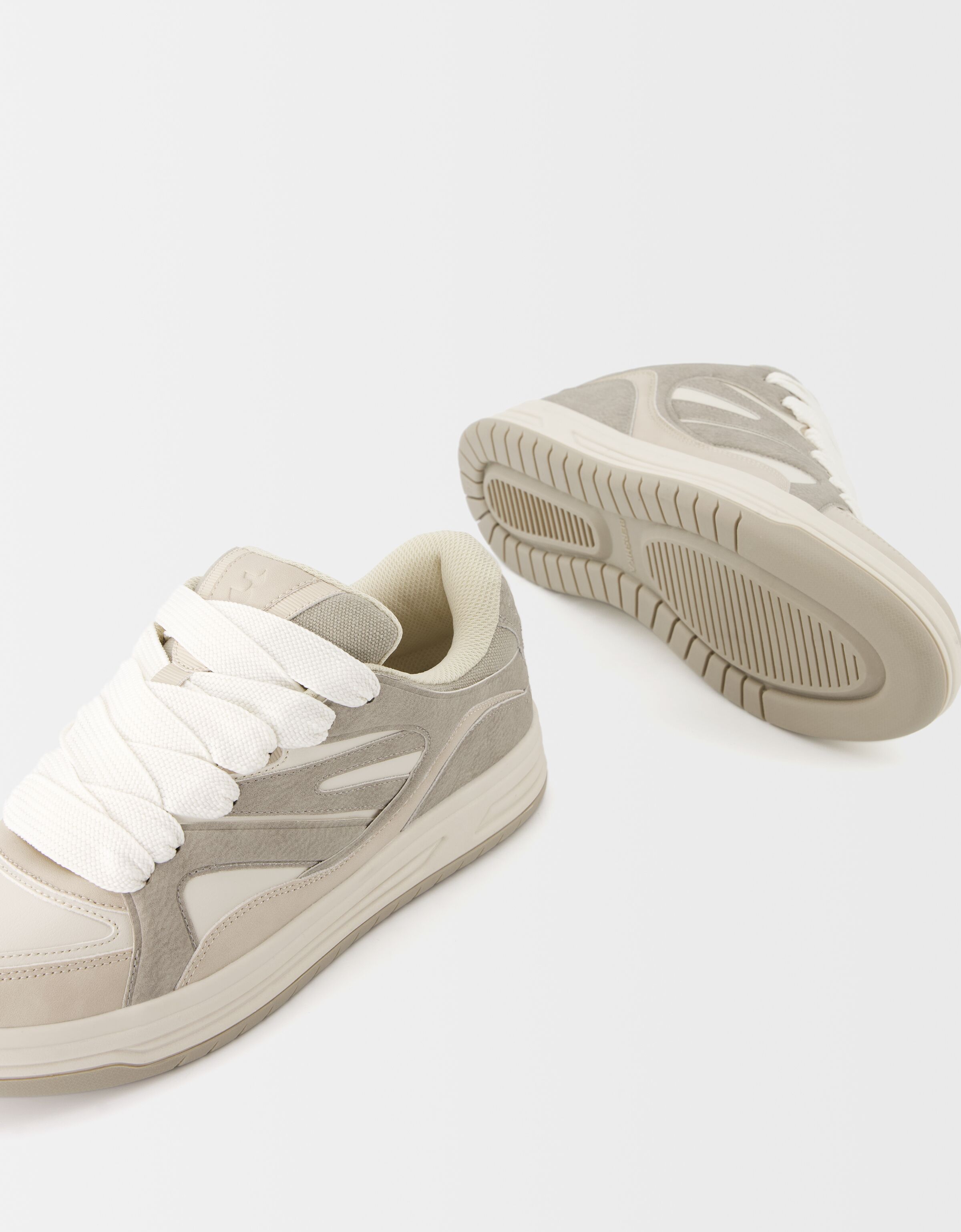 کفش‌ اسکیت کنتراست برند Bershka 769861359