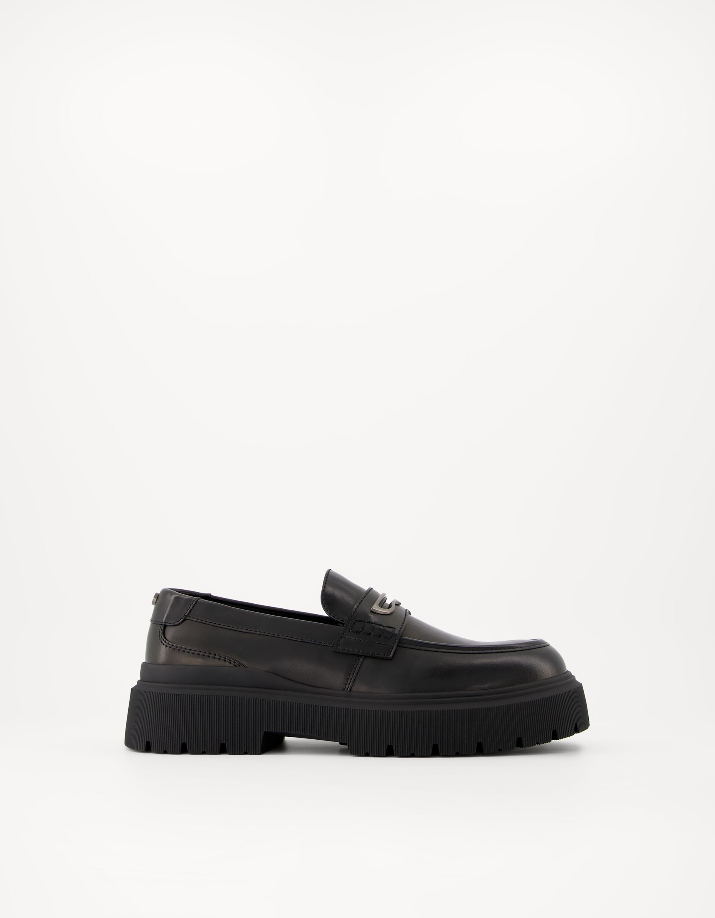 کفش لوفر با جزئیات فلزی برند Bershka 769854601
