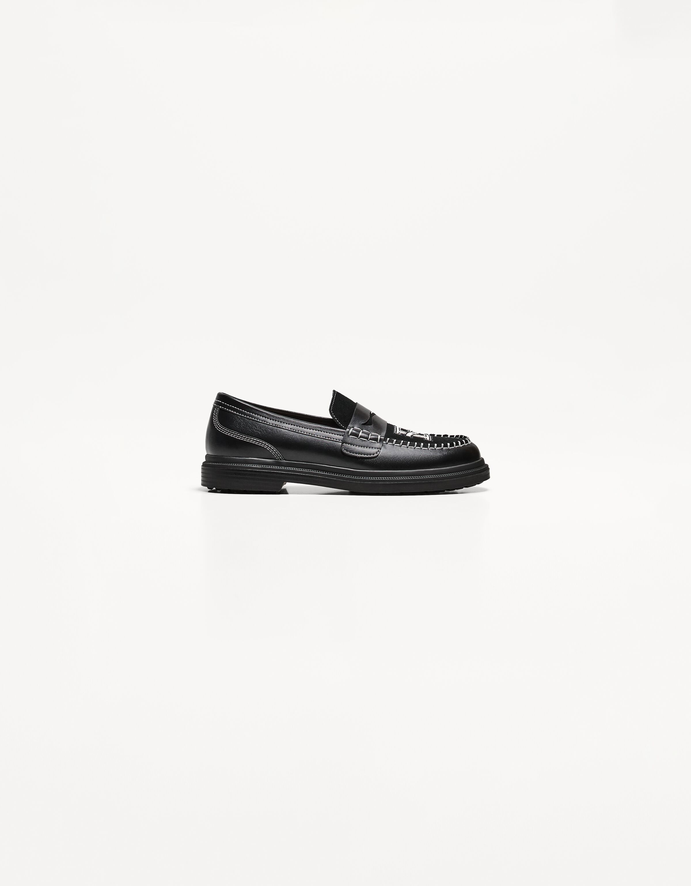 کفش لوفر با جزئیات گلدوزی شده برند Bershka 889123958