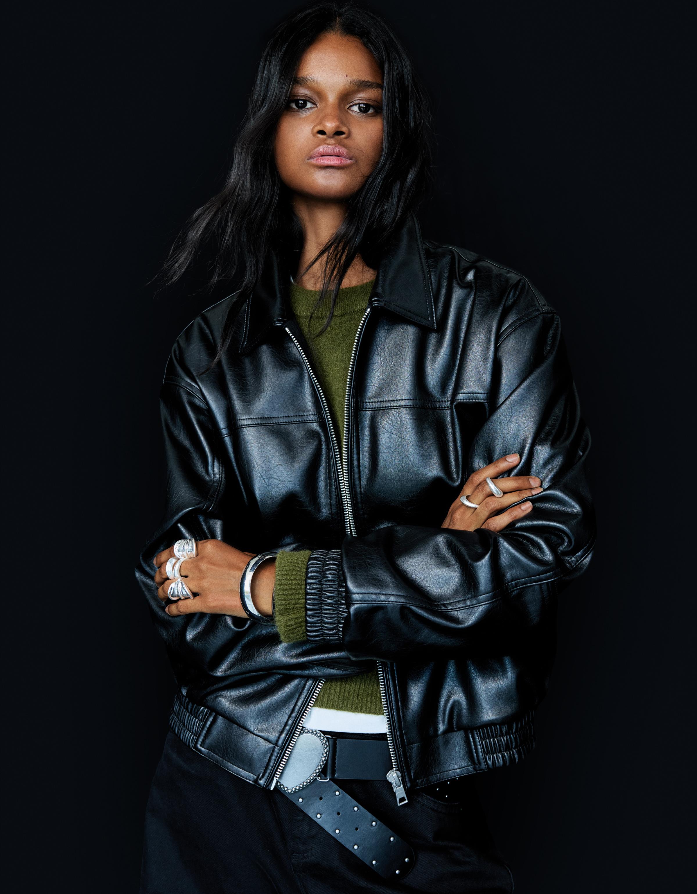 کت jacket بزرگ چرم مصنوعی برند Bershka 1672473323