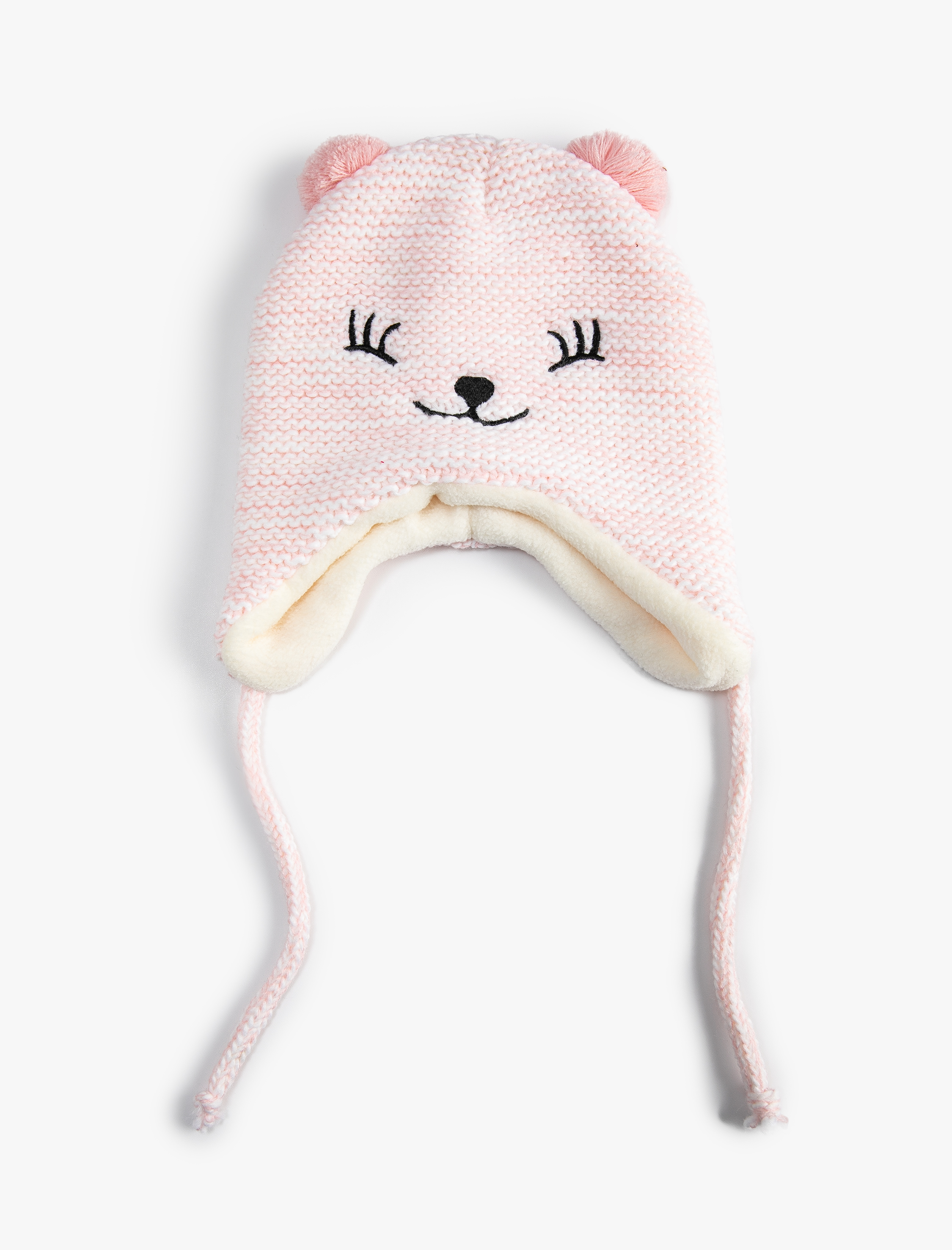 بره بافتنی با گوش‌پوش و طرح خرس، داخلی پشمی برند Koton