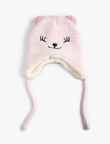 بره بافتنی با گوش‌پوش و طرح خرس، داخلی پشمی