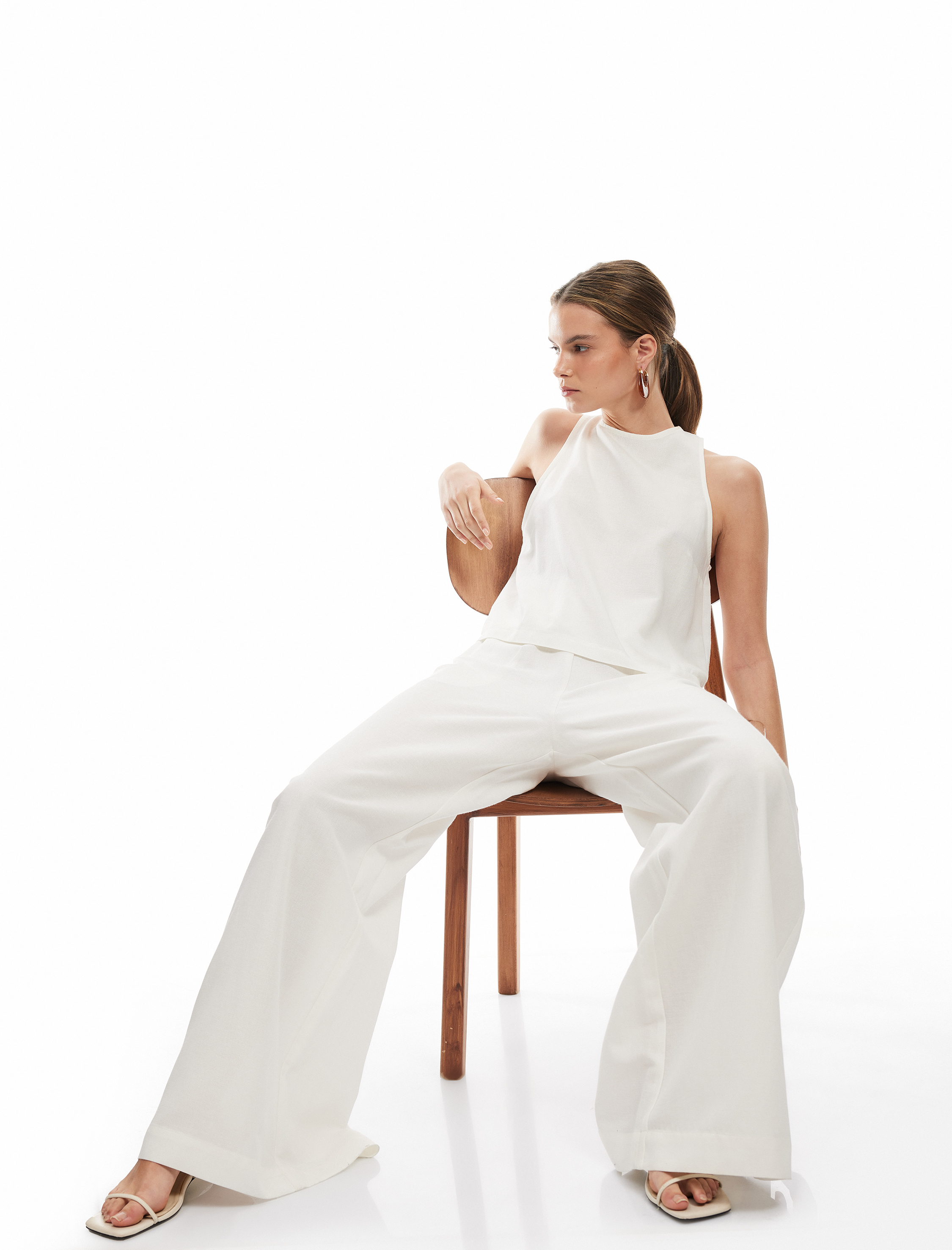 تاپ زنانه بدون آستین یقه هالتر ترکیب ویسکوز و کتان برند Koton