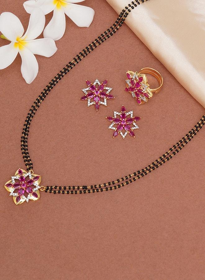 ست مangal sutra با طرح گل و سنگ‌های CZ صورتی درخشان برند voylla