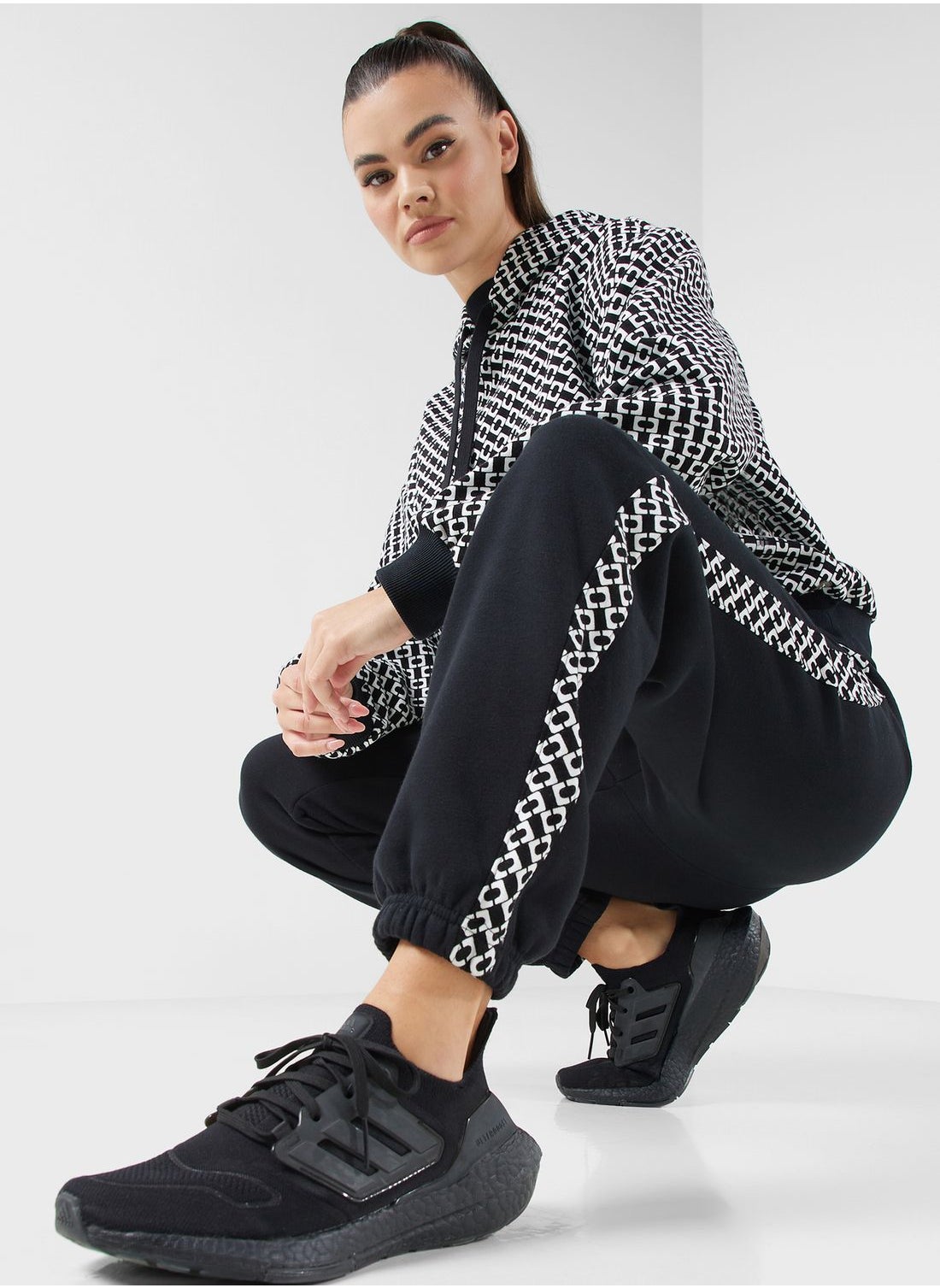 شلوار جین برند دی‌وی‌اف برند skechers