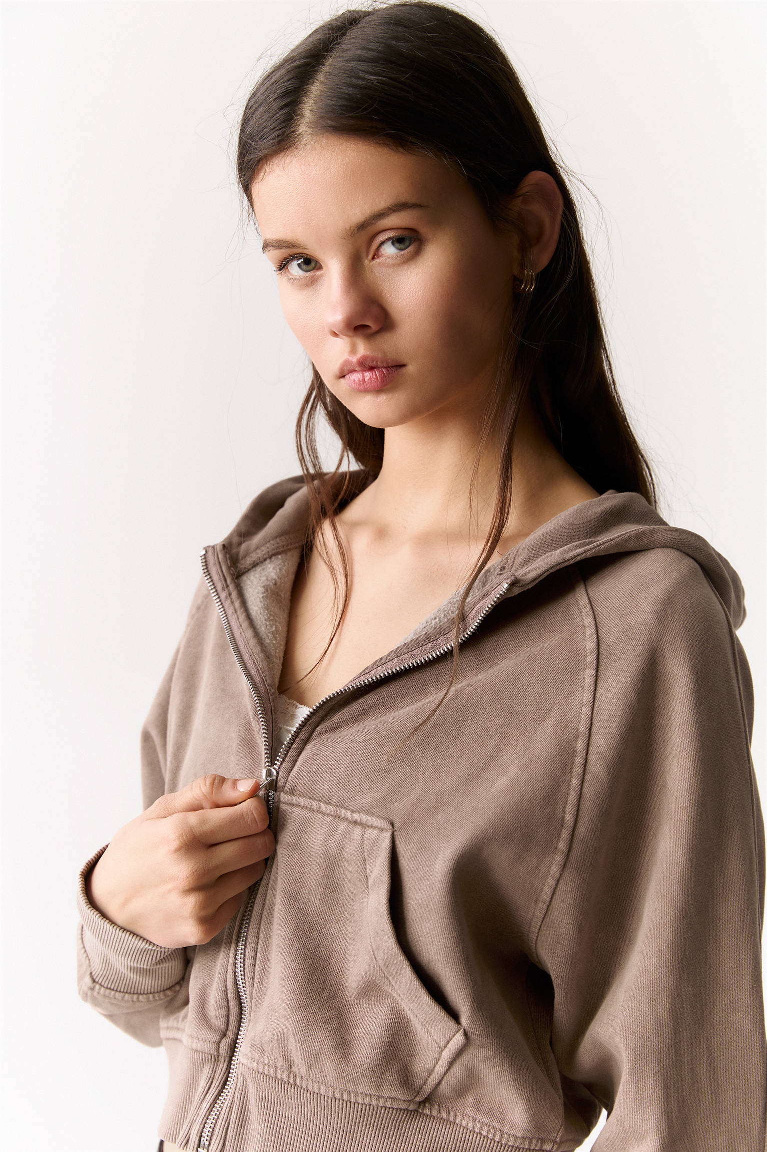 سویشرت با کلاه و زیپدار برند PullAndBear 712859534