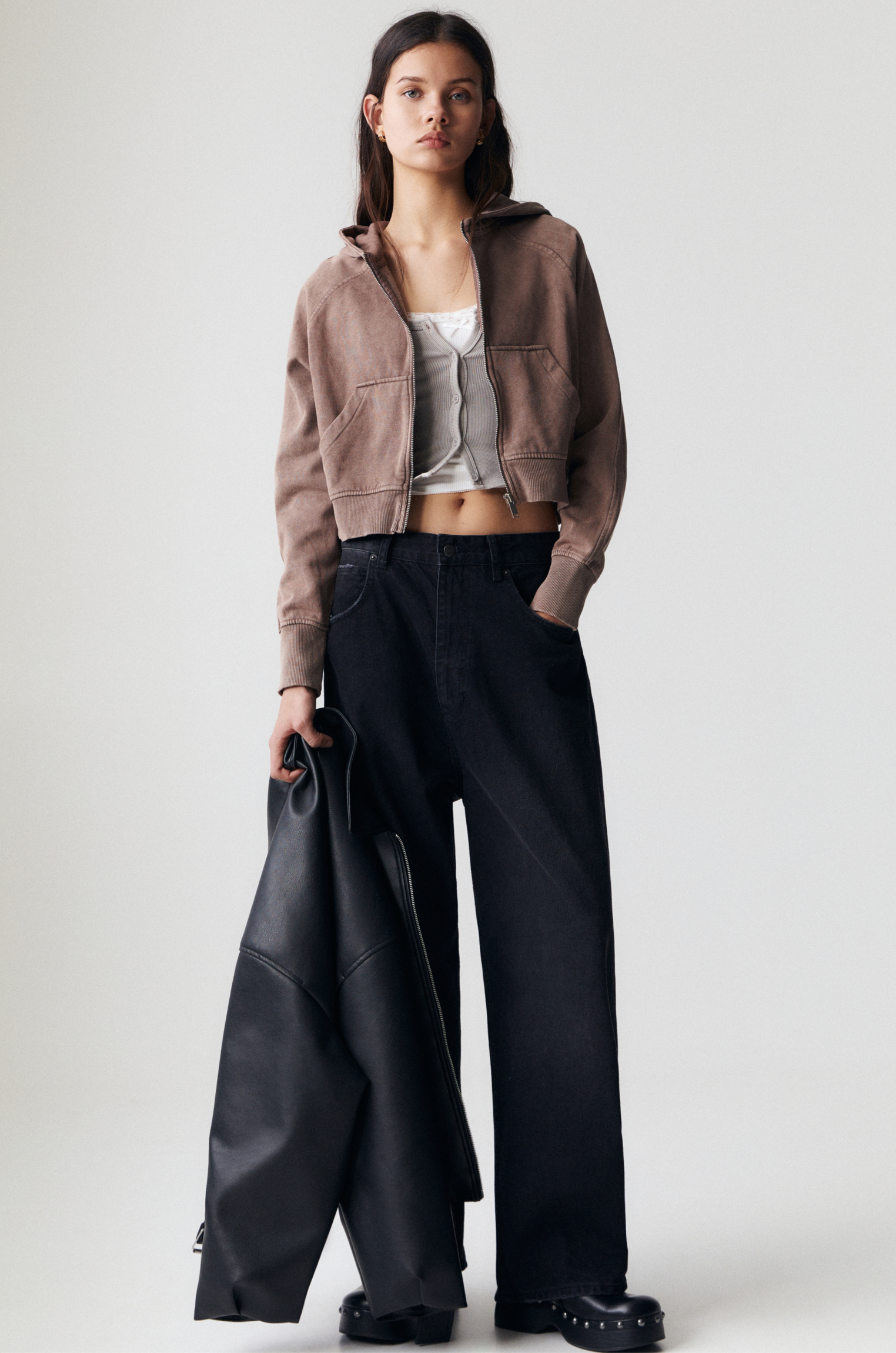 سویشرت با کلاه و زیپدار برند PullAndBear 712859537