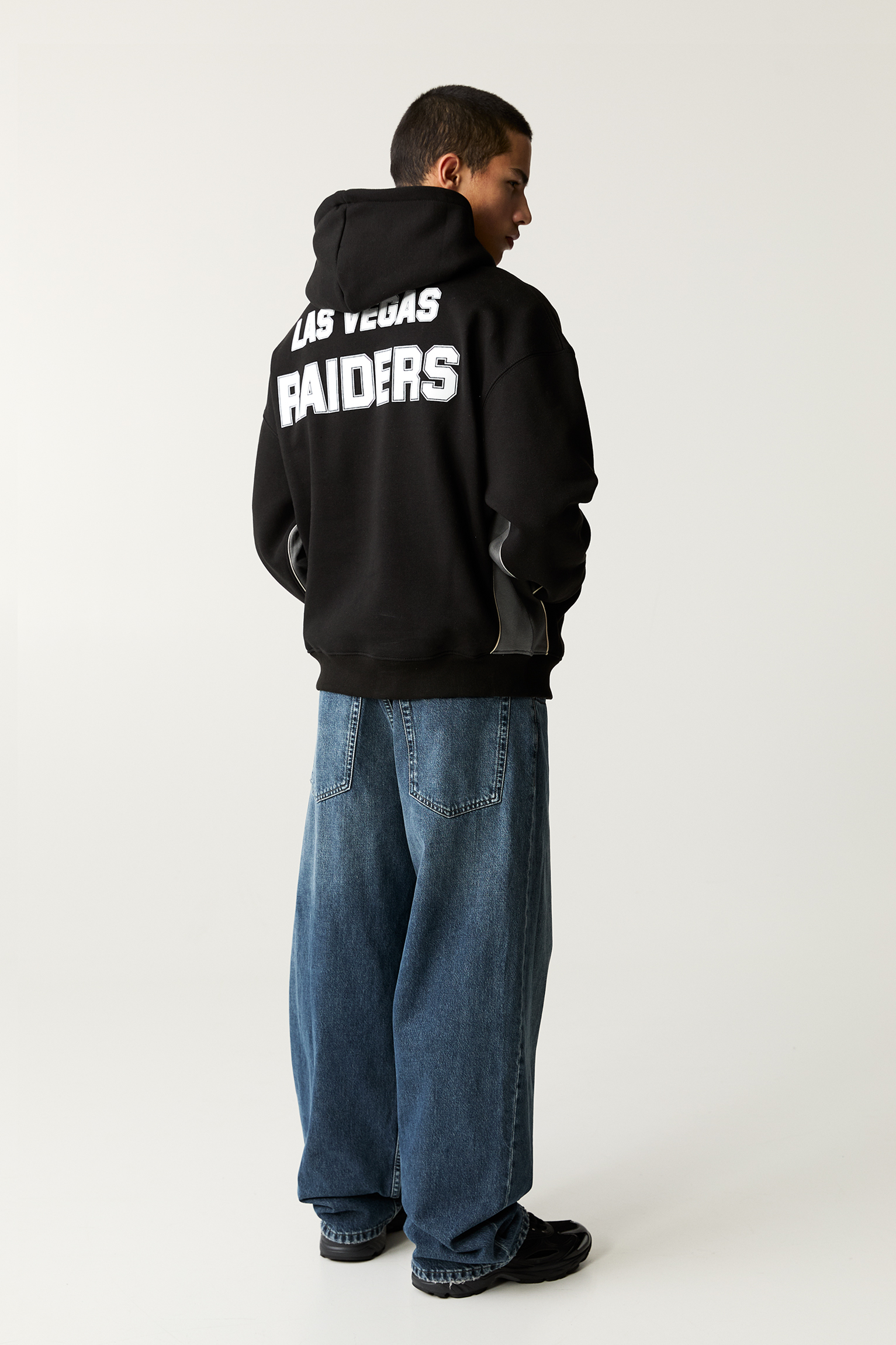 سویشرت با طرح NFL Raiders برند PullAndBear 709657502
