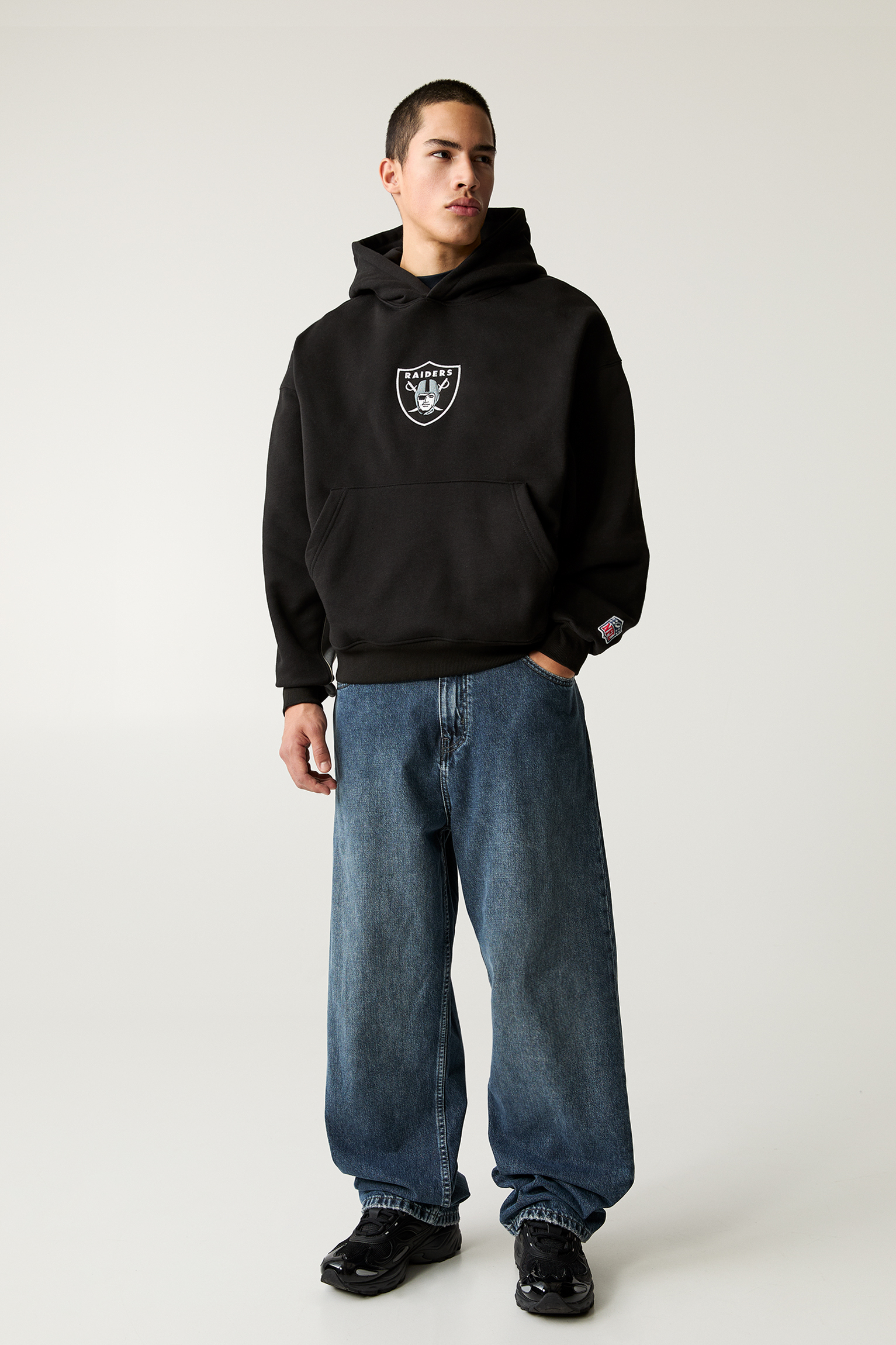 سویشرت با طرح NFL Raiders برند PullAndBear 469204057