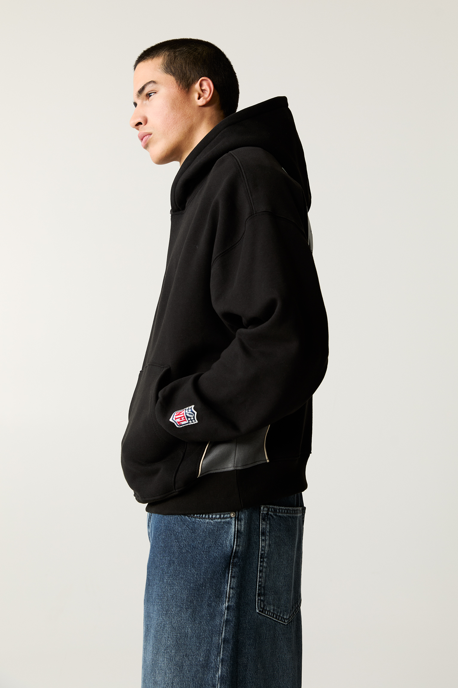 سویشرت با طرح NFL Raiders برند PullAndBear 469204058