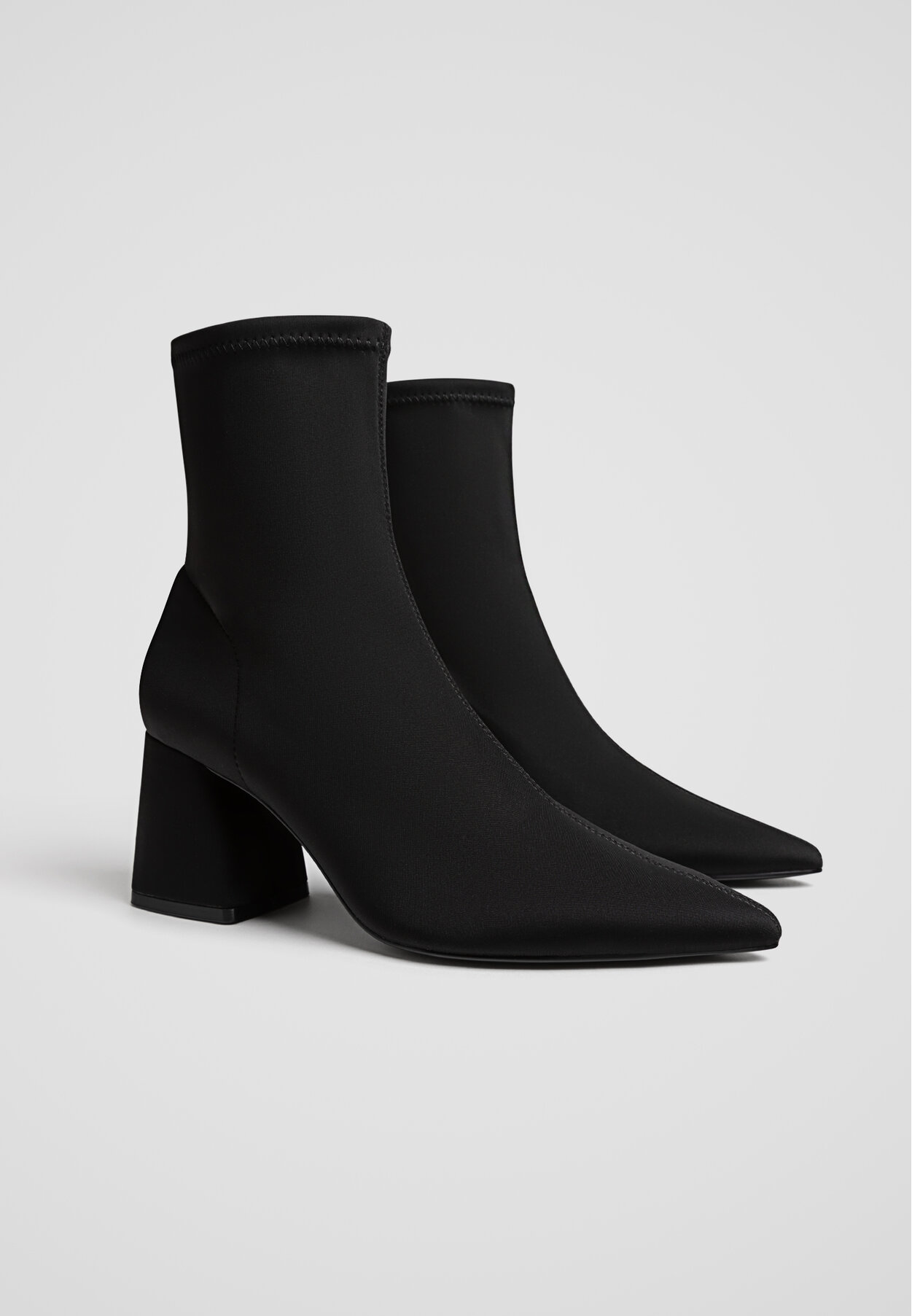 بوت پاشنه‌دار پارچه‌ای برند Stradivarius