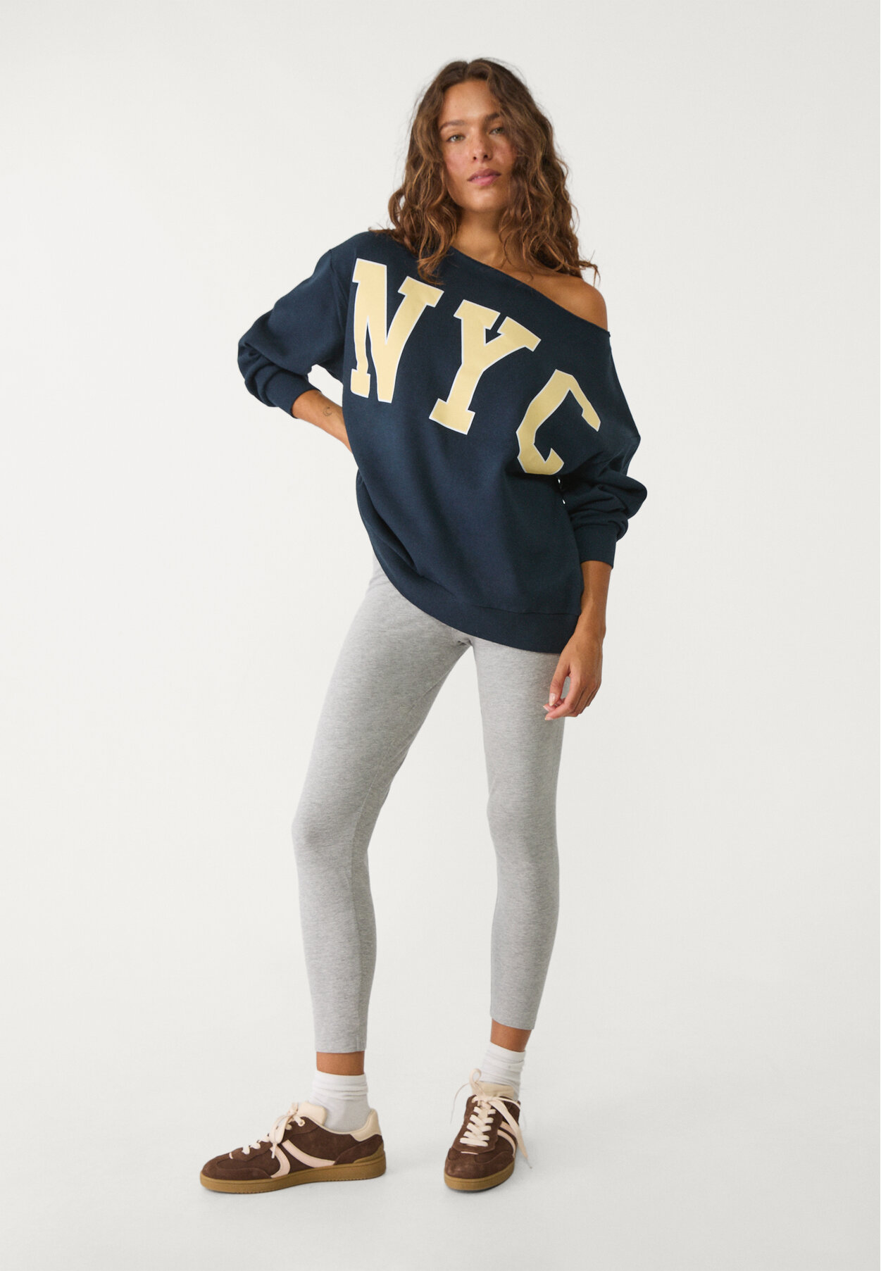 سویشرت نیویورک برند Stradivarius