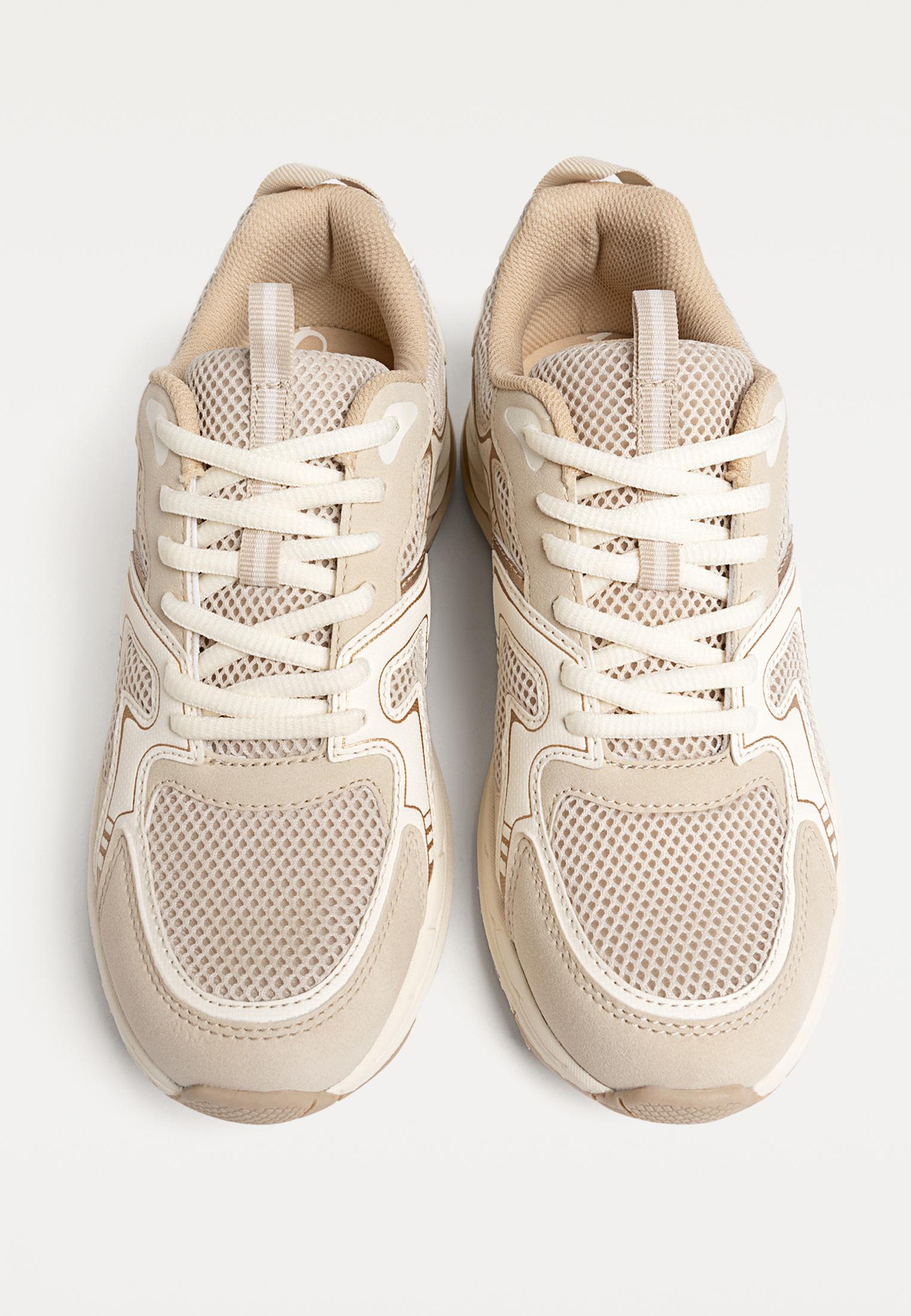 کفش ورزشی پارچه‌ای برند Stradivarius