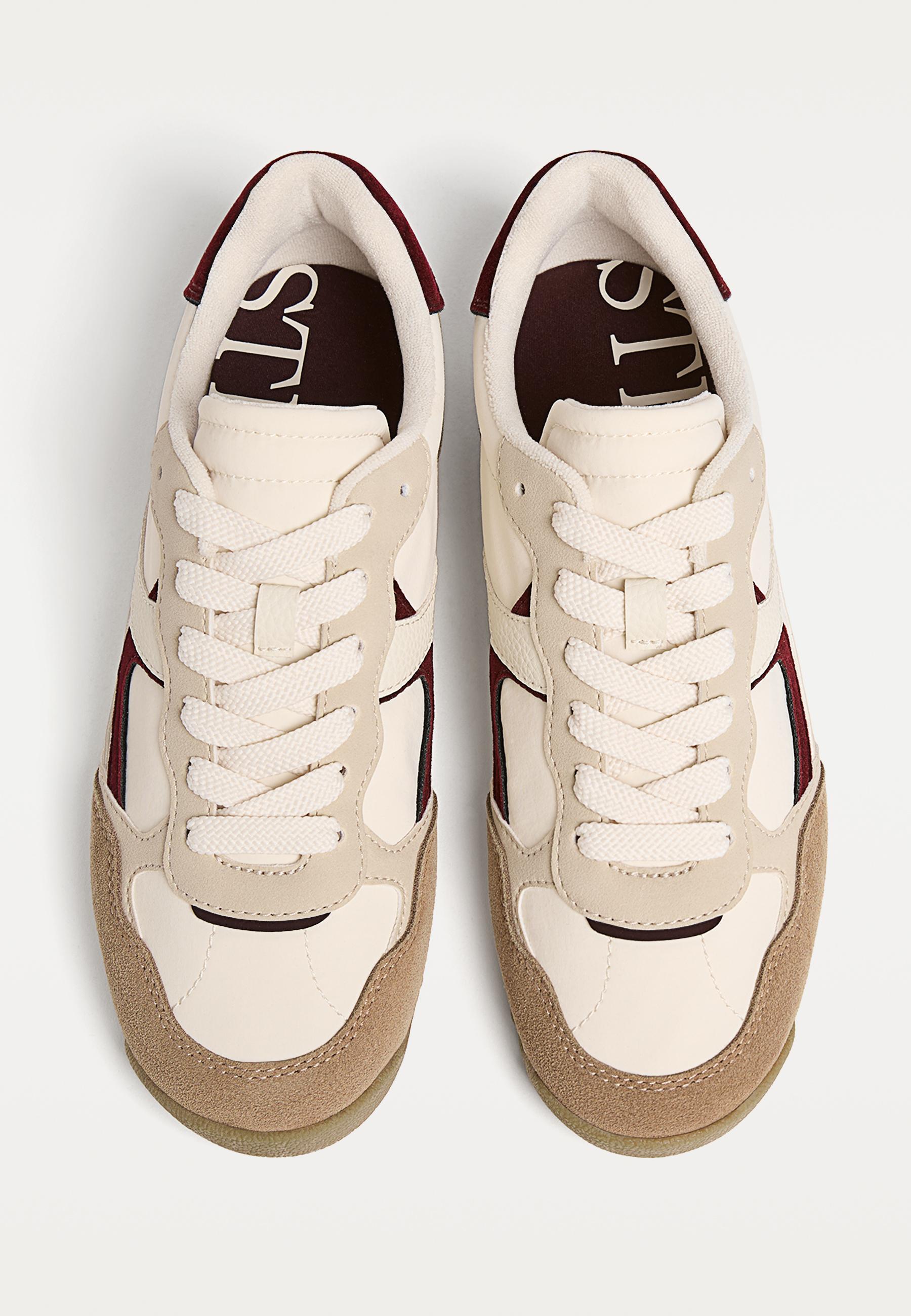 کفش ورزشی روزمره برند ریترو برند Stradivarius