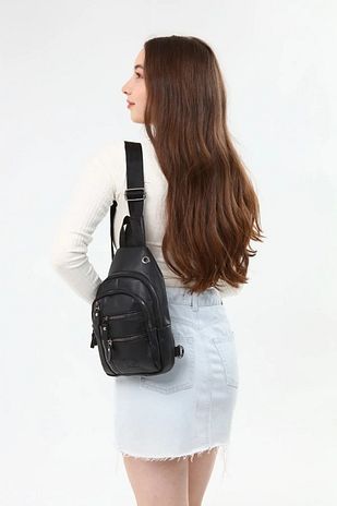 کیف کراس بادی ضد آب و وگان مشکی برای استفاده یونی‌سکس با بند شانه‌ای و خروجی هدفون برند avca 375829658