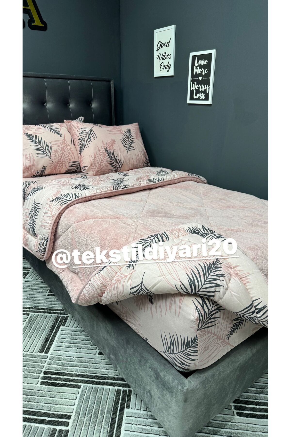 ست خواب پوفیدیک یک نفره ول‌سافت (با ملحفه کشدار) رنگ پودری و پر مانند برند violacasa