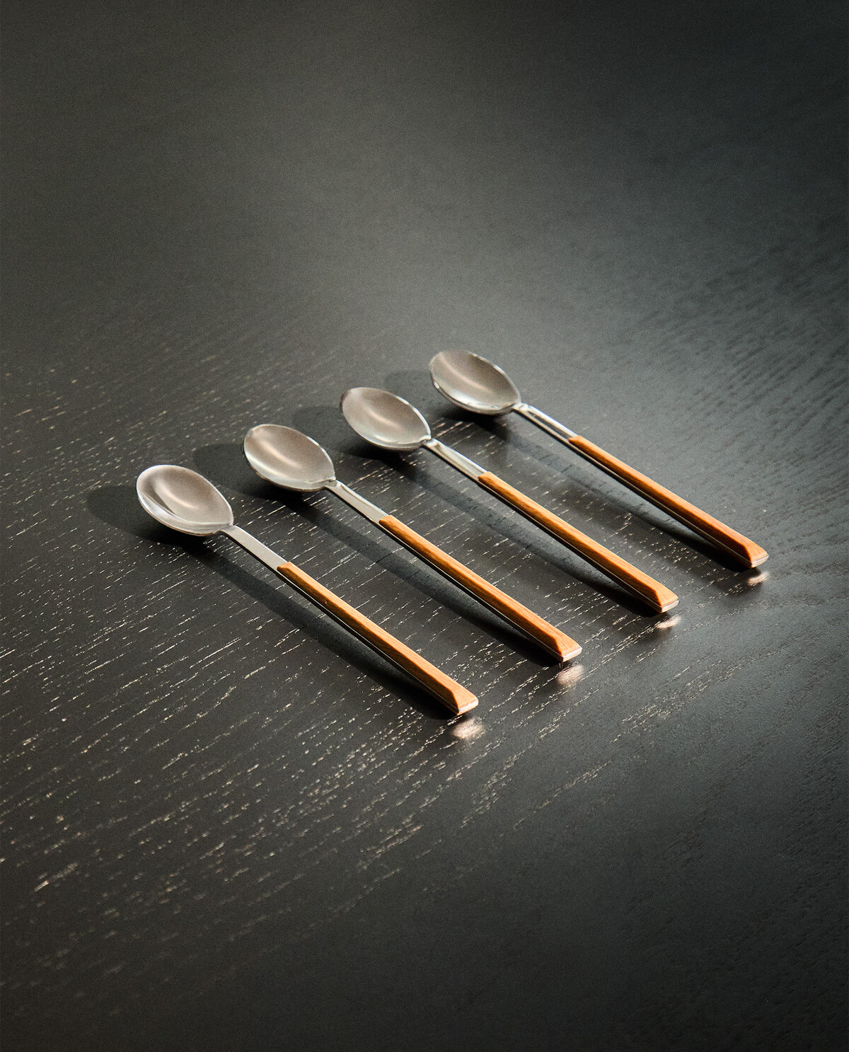 بسته قاشق دسر با دسته‌های چوبی (مجموعه ۴ عددی) برند ZaraHome 9818998