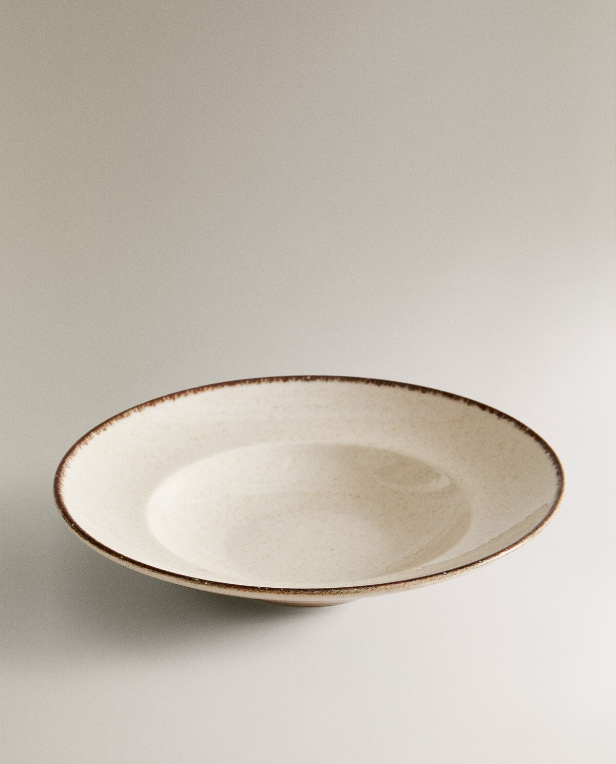 بشقاب ماکارونی چینی با لبه‌ای به سبک قدیمی