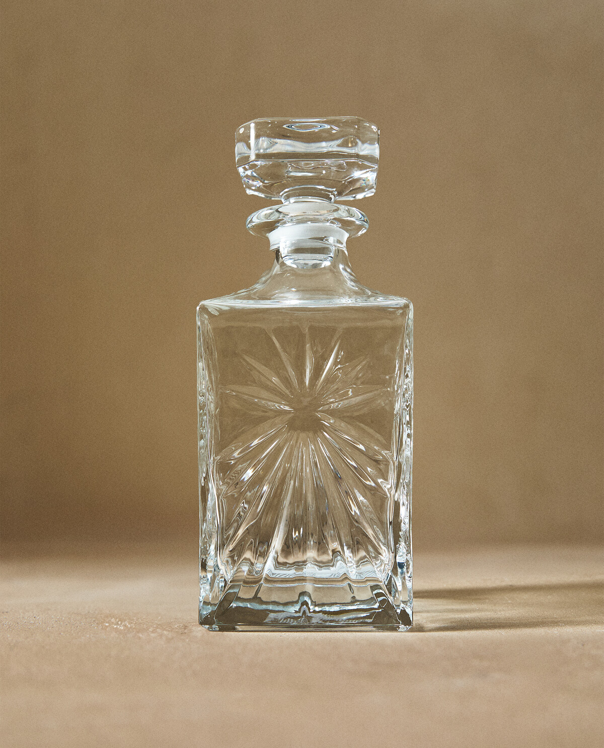 بطری کریستالی با طراحی برجسته برند ZaraHome 10248764