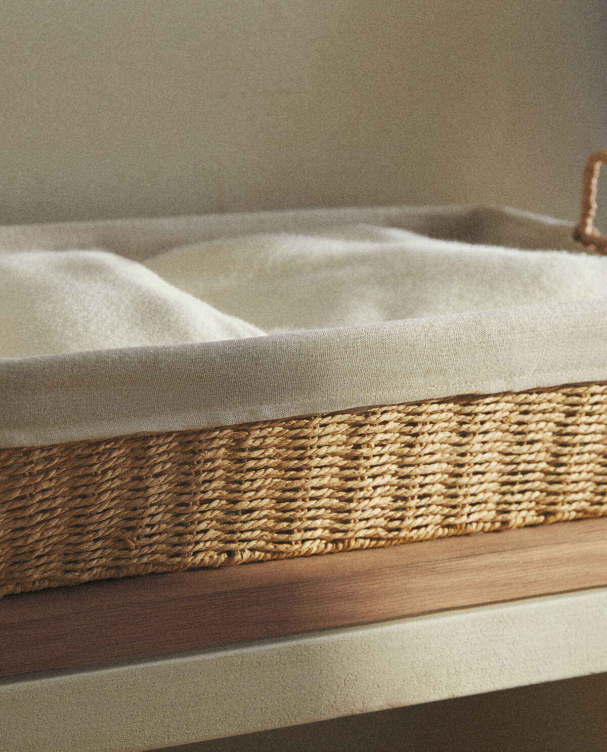 سبد اتو کشی با پوشش پارچه‌ای برند ZaraHome 3791456