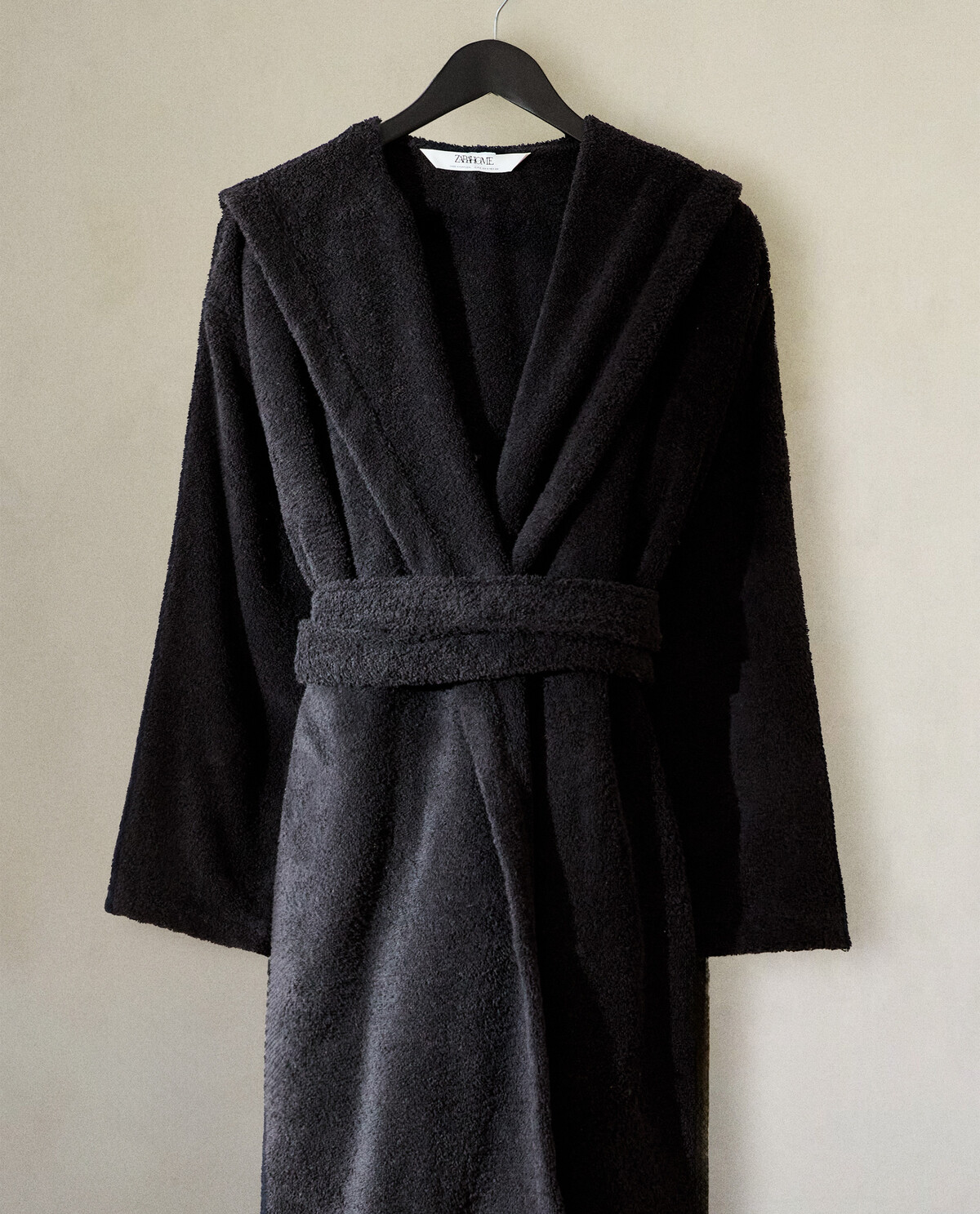 پالتوی حمام کلاهدار برند ZaraHome 1544051873