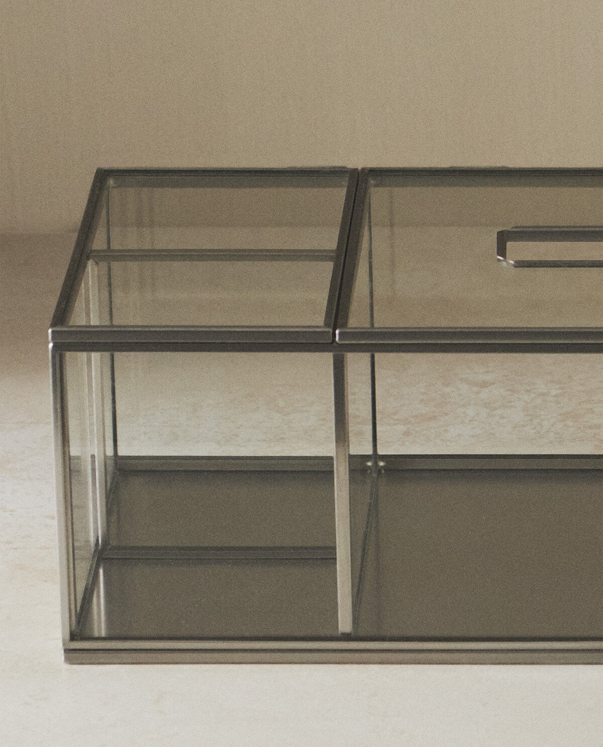 جعبه دستمال کاغذی شیشه‌ای و فلزی چندکاره برند ZaraHome 1260047126