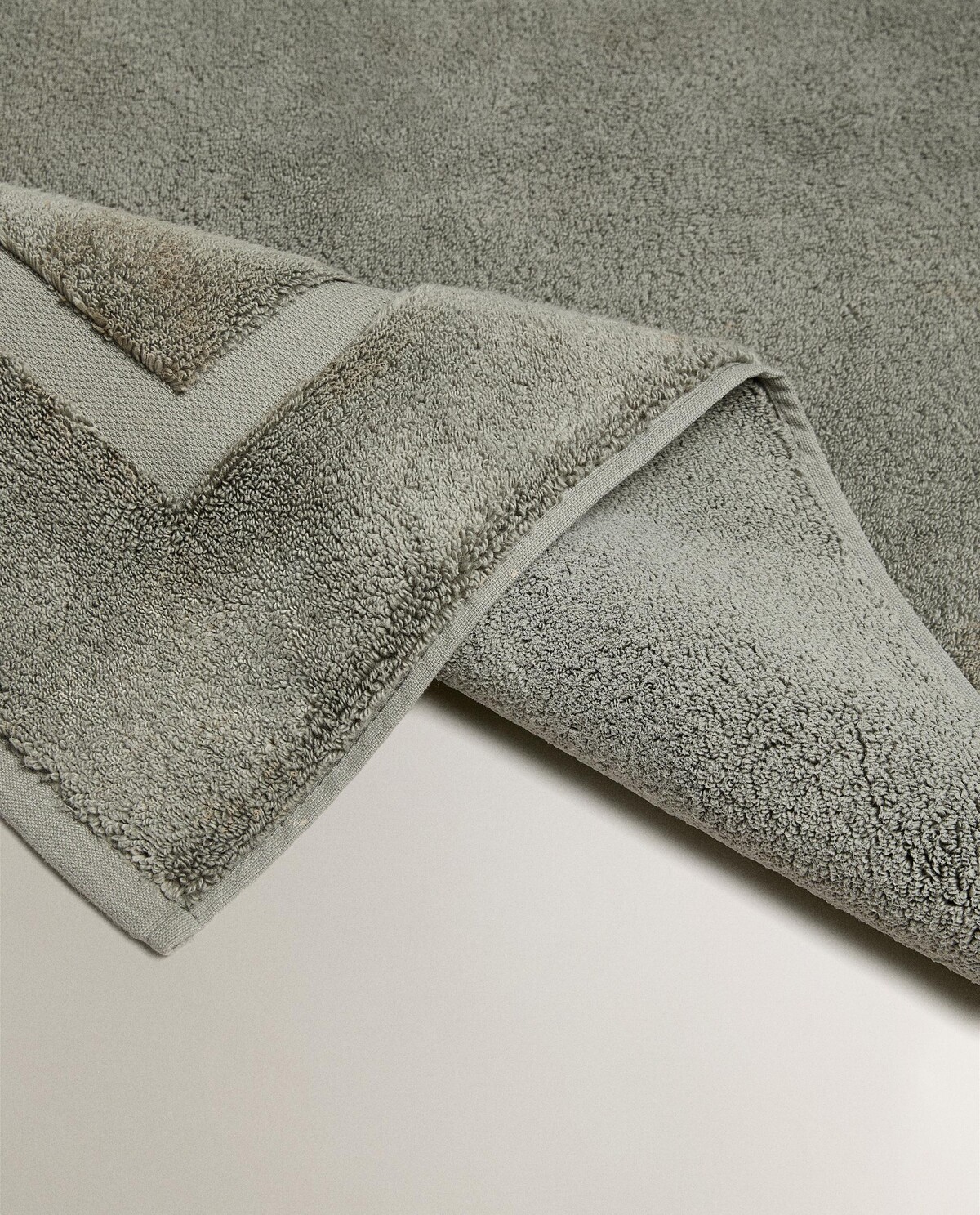 پادری حمام نرم و ضد لغزش ترمه‌ای برند ZaraHome