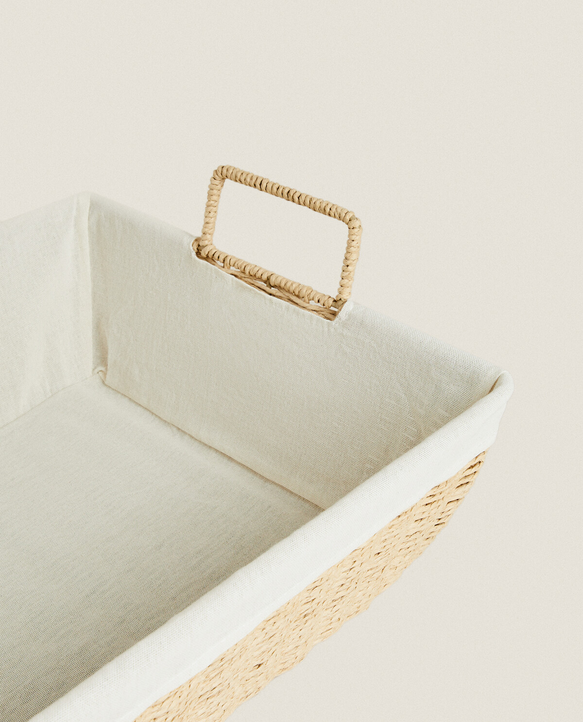 سبد اتو کشی با پوشش پارچه‌ای برند ZaraHome 1750368308