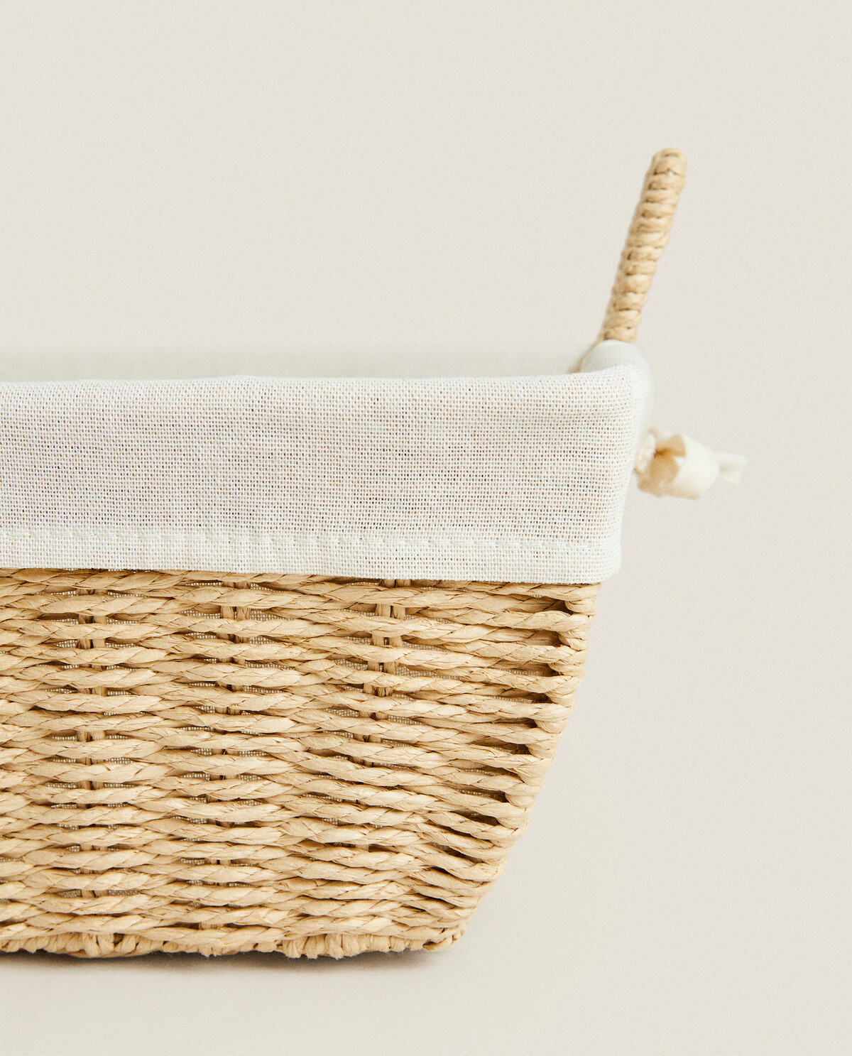 سبد اتو کشی با پوشش پارچه‌ای برند ZaraHome 1750368310