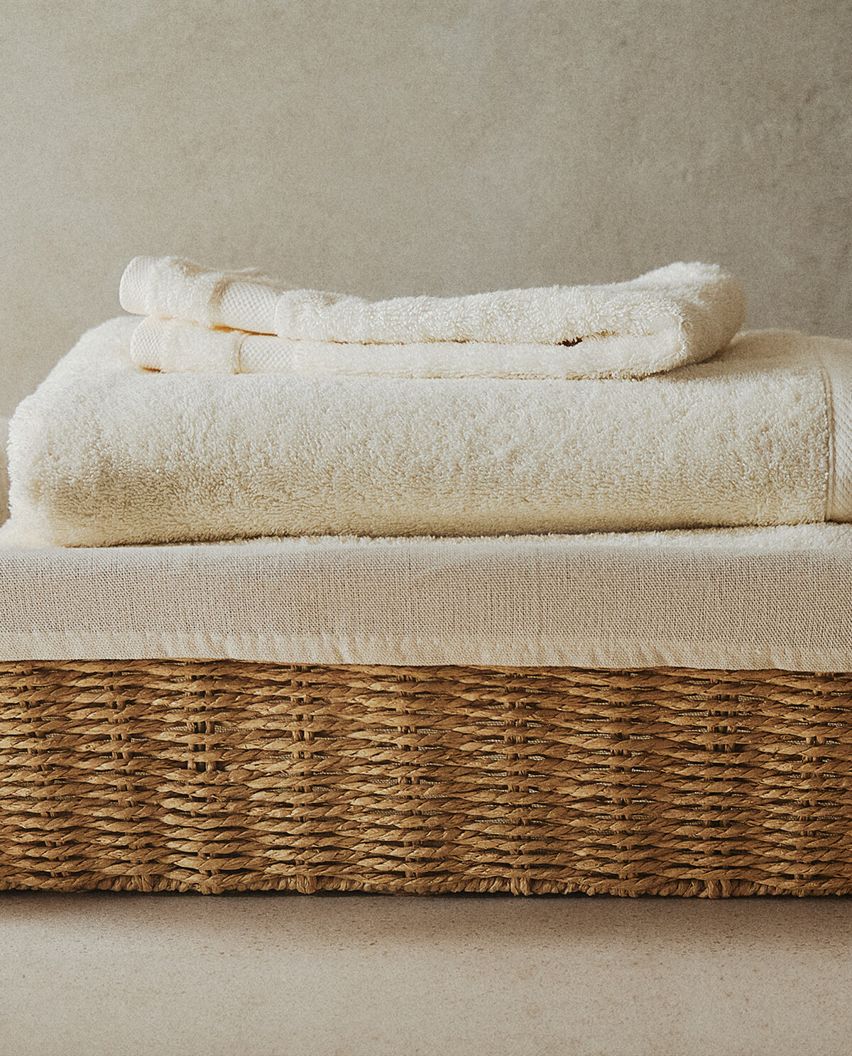 سبد اتو کشی با پوشش پارچه‌ای برند ZaraHome 1750368312