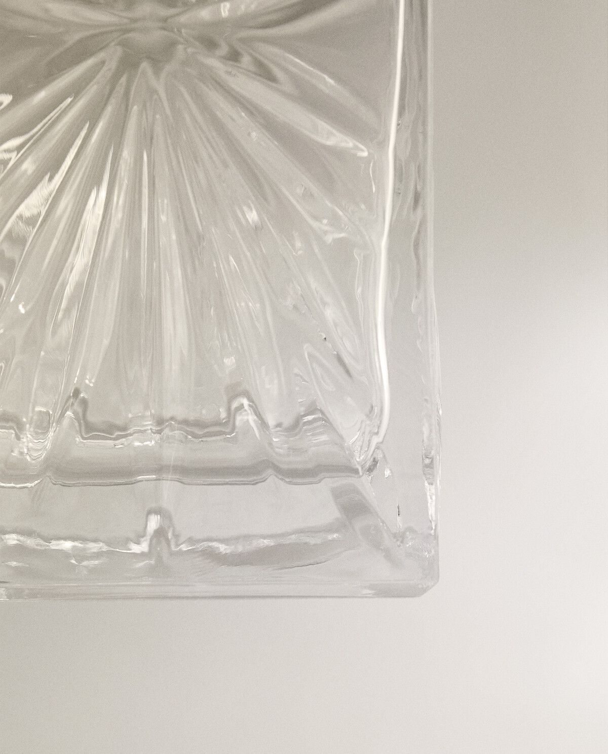 بطری کریستالی با طراحی برجسته برند ZaraHome 1341152554