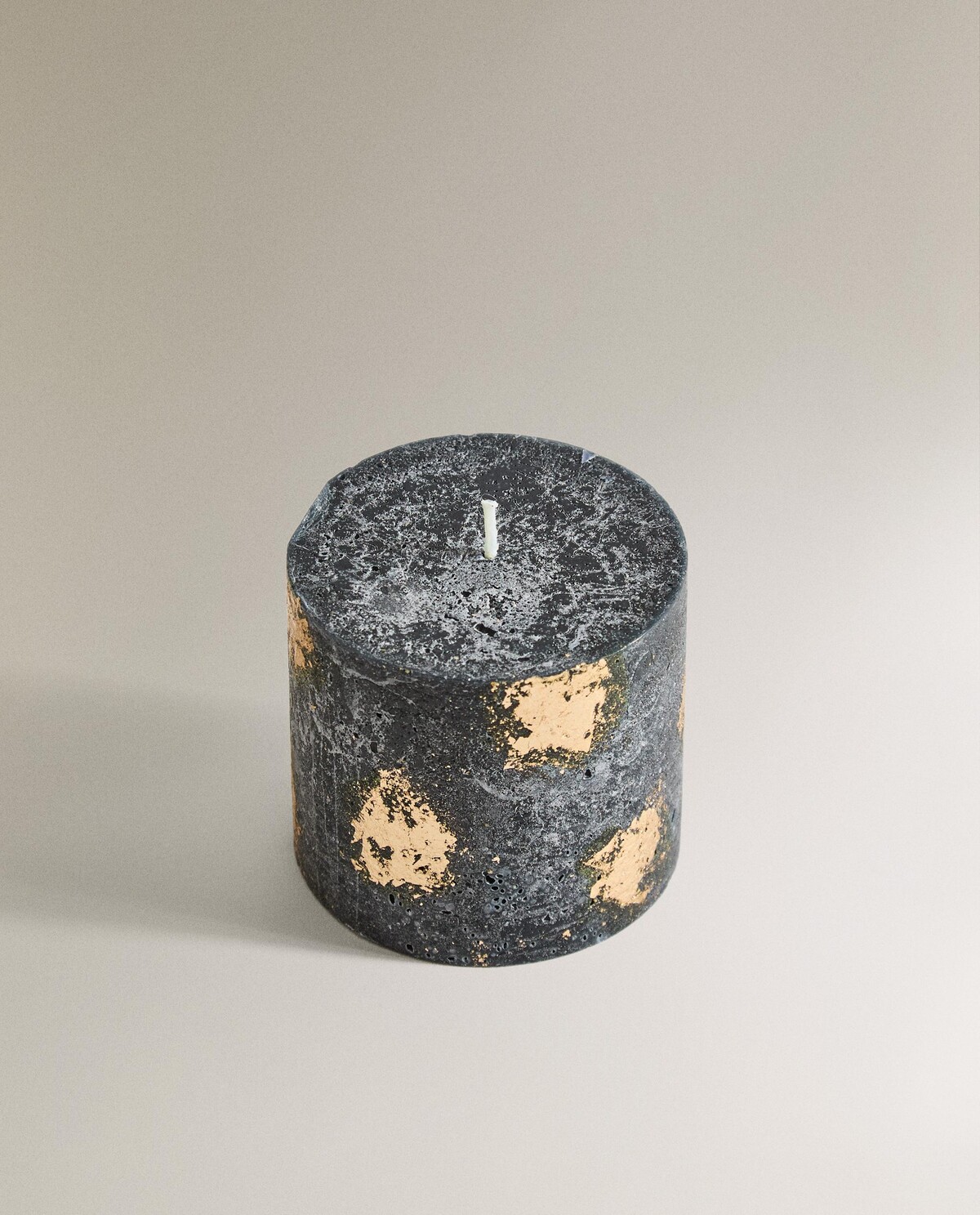 شمع معطر استوانه‌ای کوچک سرو زمستانی