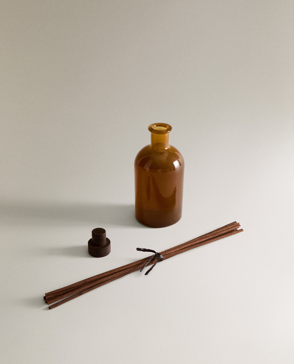 دیفیوزر چوبی عطر کهربا جادویی (۲۲۰ میلی لیتر) برند ZaraHome 1544005694