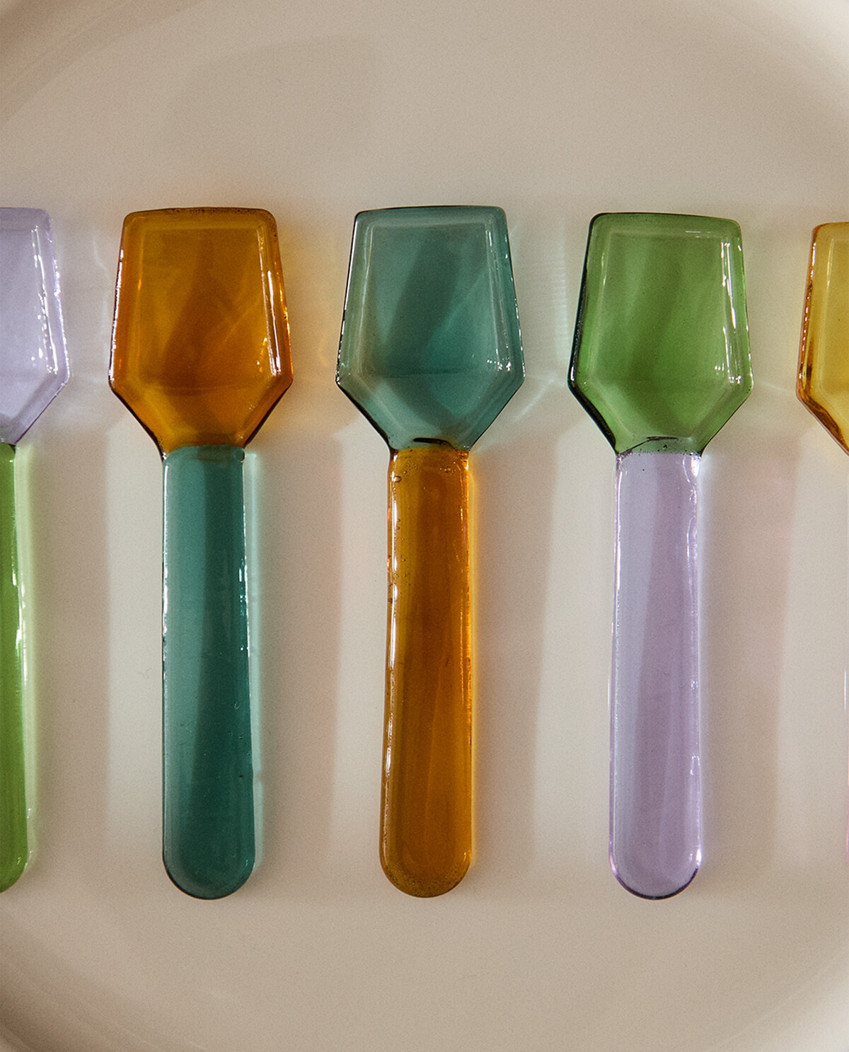 بسته قاشق‌های بستنی شیشه‌ای بوروسیلیکاتی چند رنگ (بسته ۶ عددی) برند ZaraHome 442810465