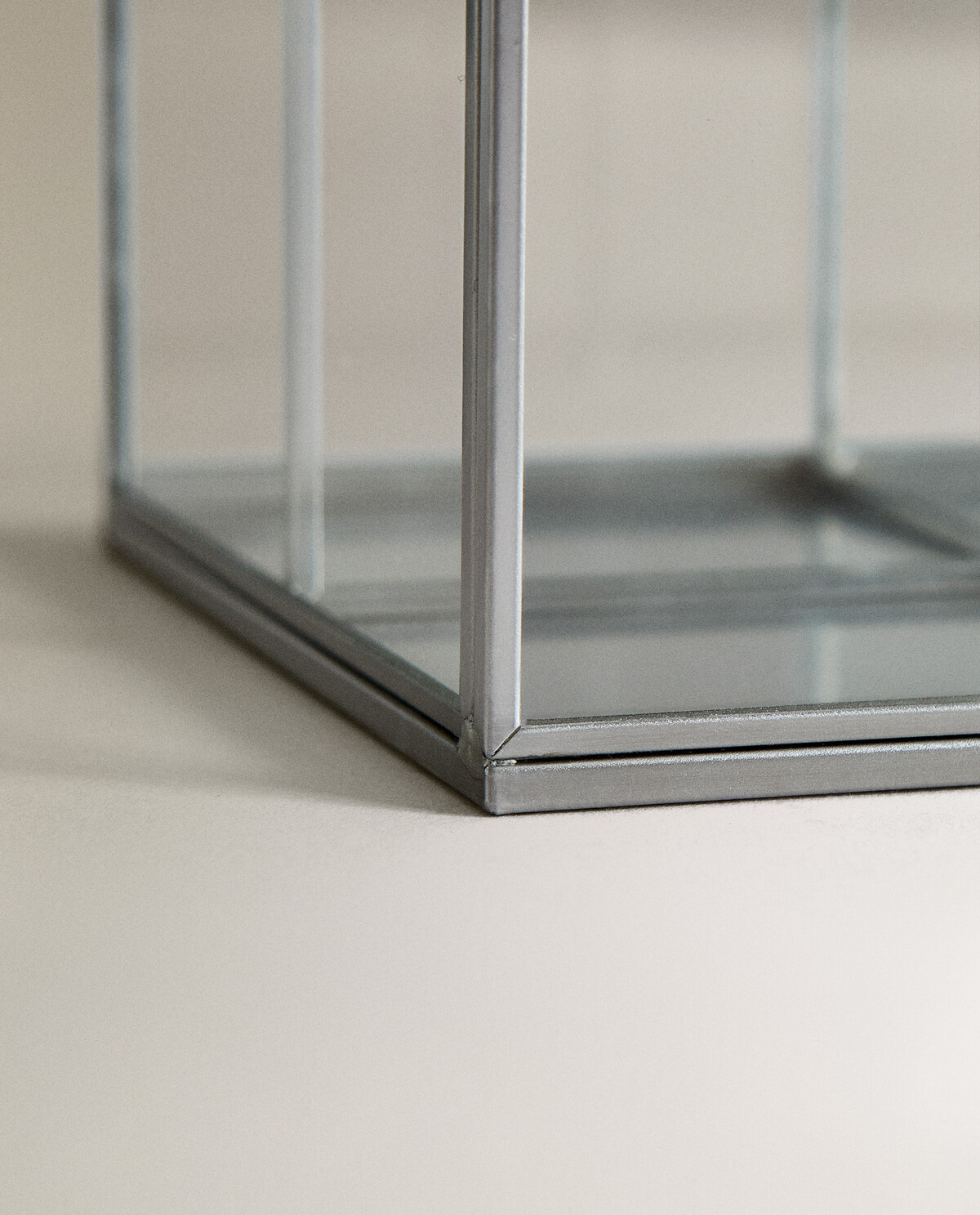 جعبه دستمال کاغذی شیشه‌ای و فلزی چندکاره برند ZaraHome 621706707