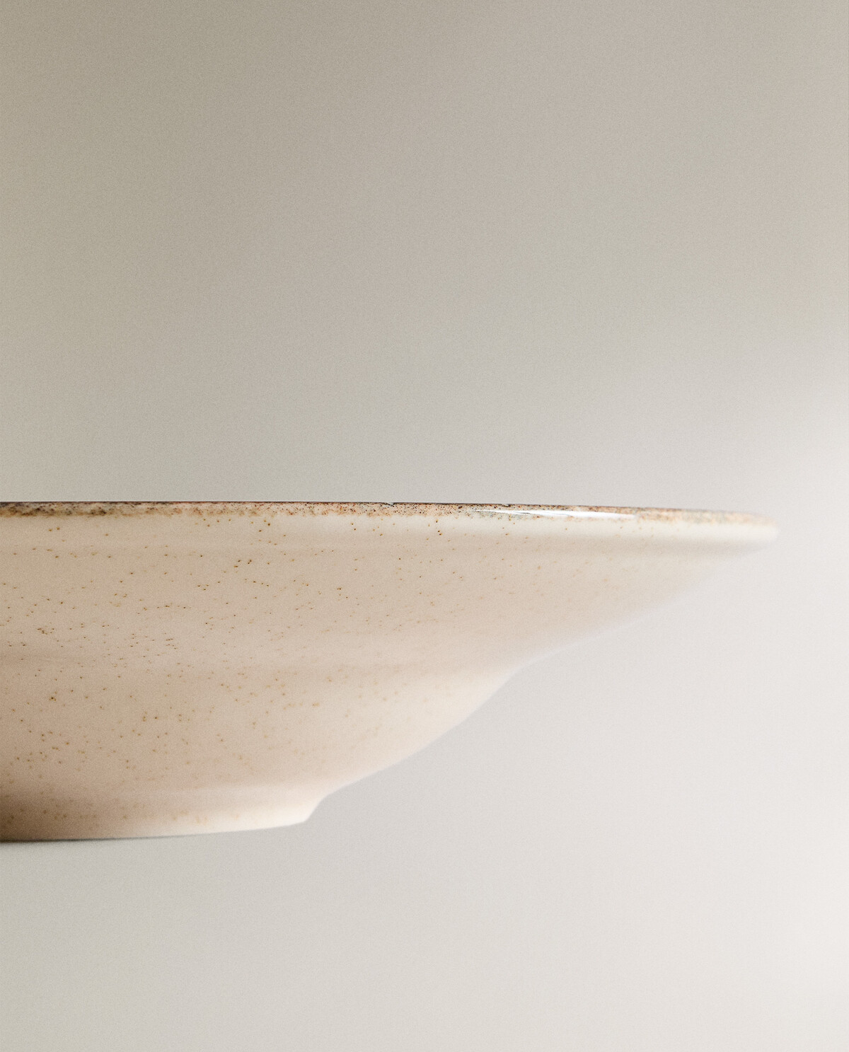 بشقاب ماکارونی چینی با لبه‌ای به سبک قدیمی برند ZaraHome 442284016