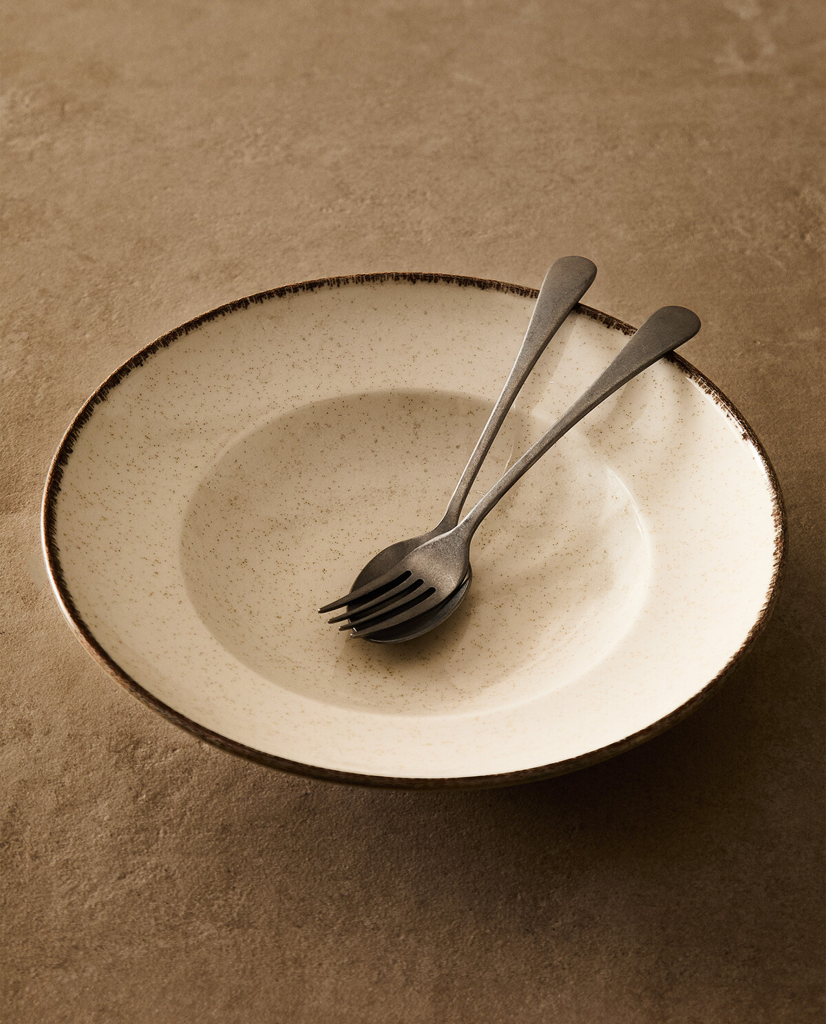 بشقاب ماکارونی چینی با لبه‌ای به سبک قدیمی برند ZaraHome 442284018