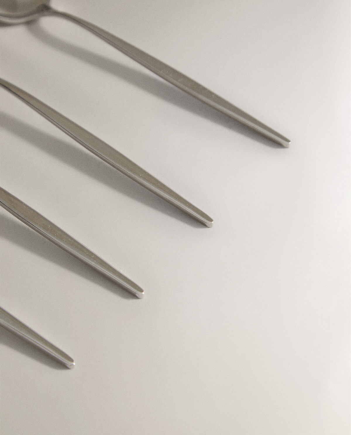 بسته قاشق دسر با دسته‌های نازک (بسته ۴ عددی) برند ZaraHome 2264574296